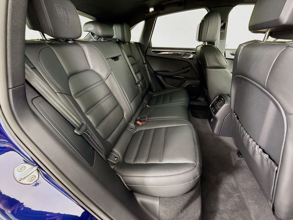 2026 Porsche Macan T - Photo 29