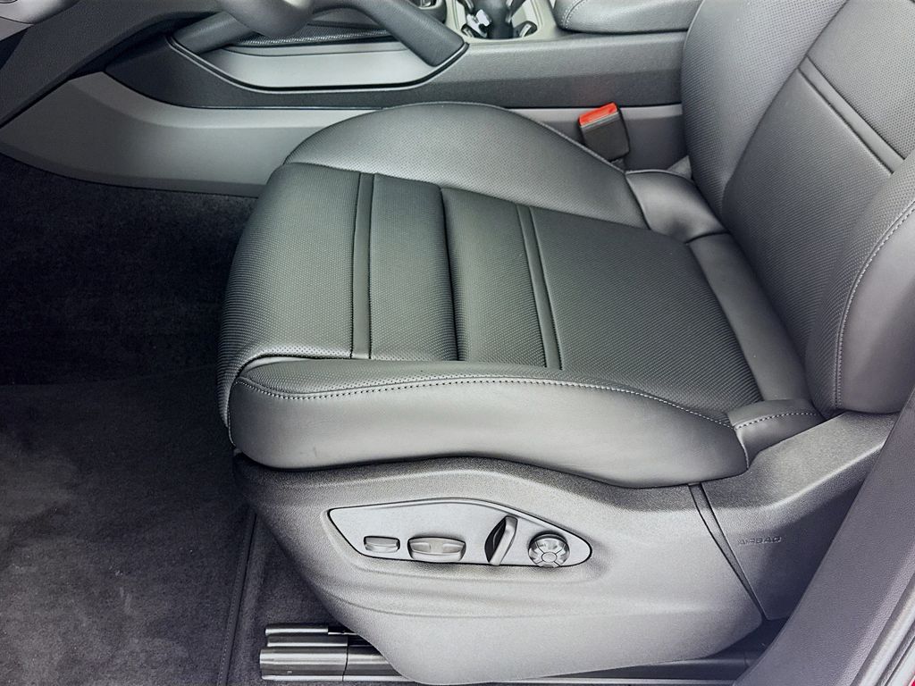 2026 Porsche Cayenne Coupe E-Hybrid - Photo 13