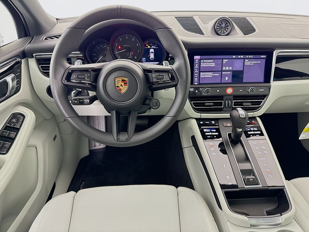 2026 Porsche Macan T - Photo 26