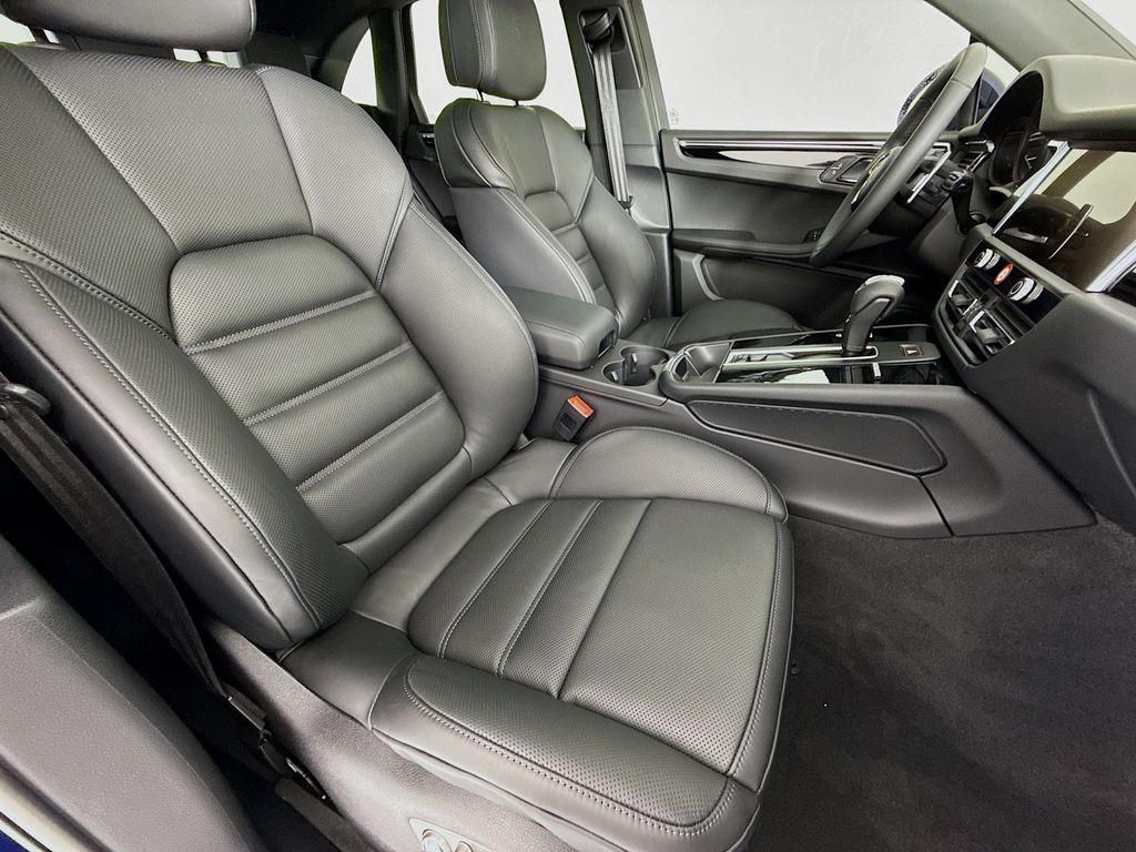 2026 Porsche Macan T - Photo 30