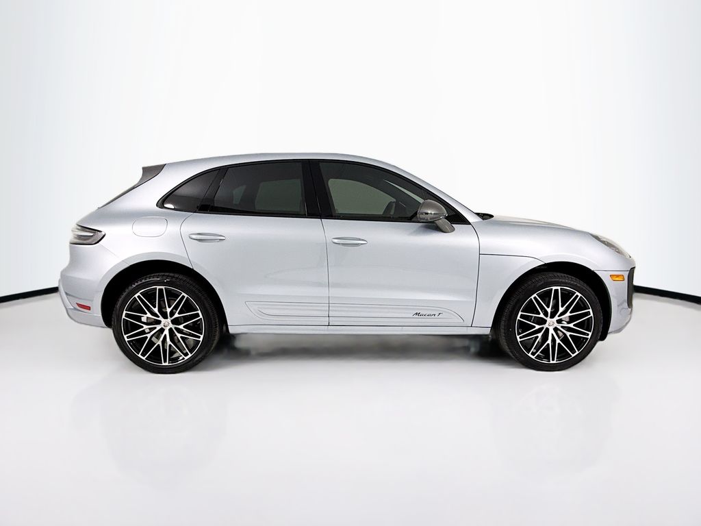 2026 Porsche Macan T - Photo 8