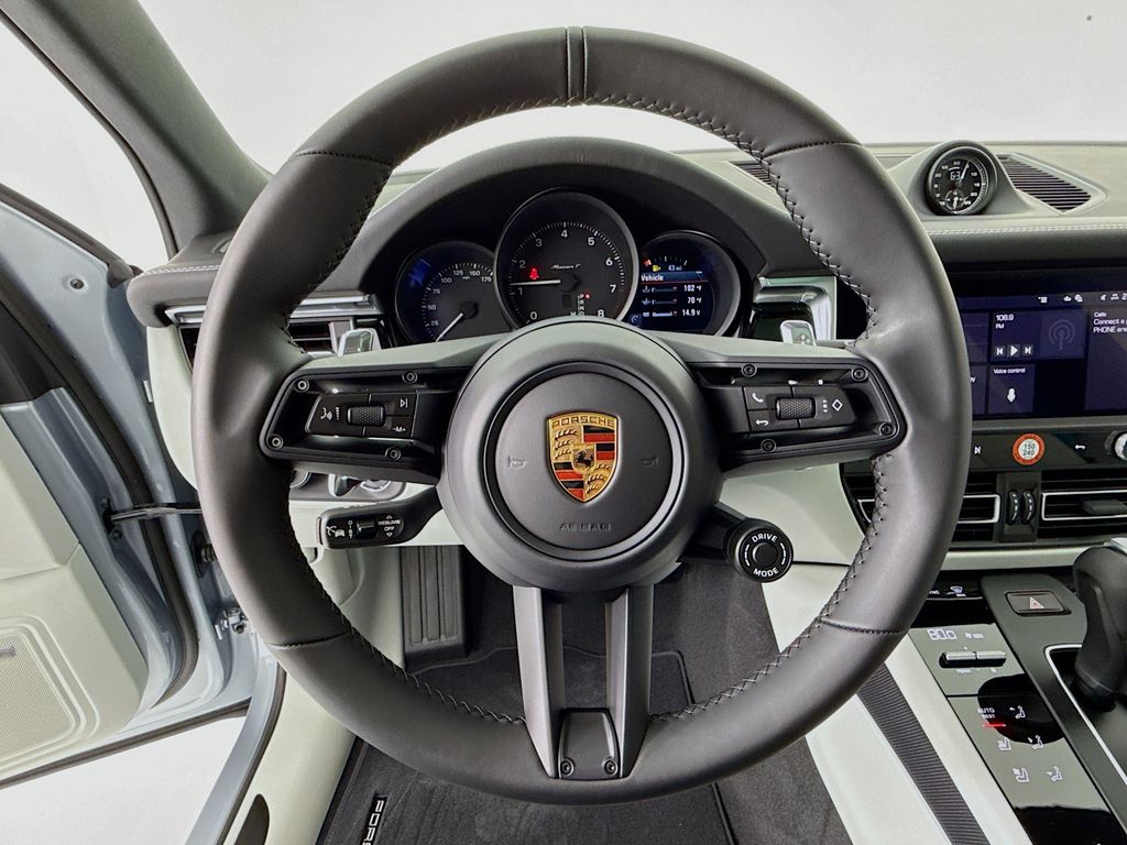 2026 Porsche Macan T - Photo 16