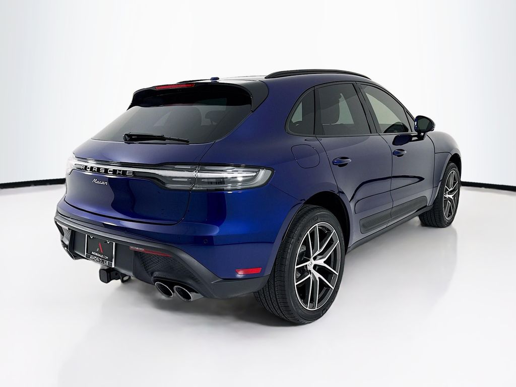 2026 Porsche Macan T - Photo 9