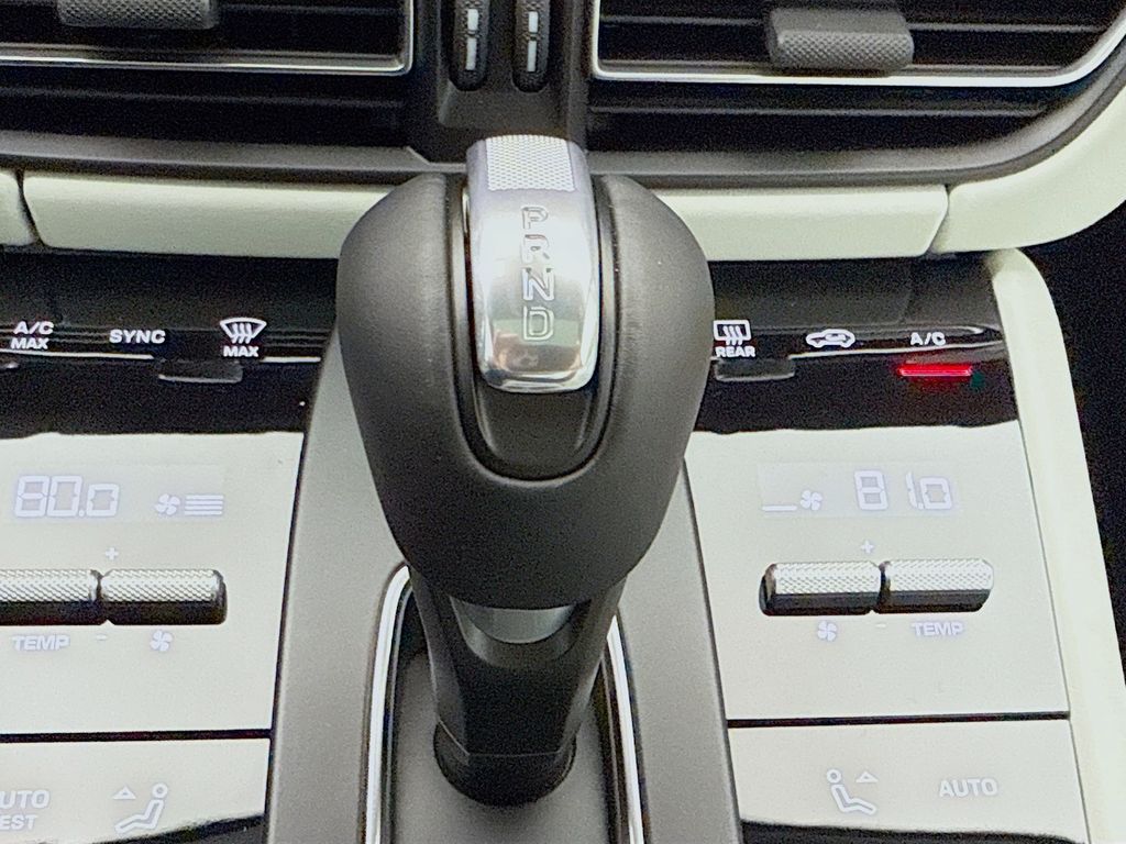 2026 Porsche Macan T - Photo 22