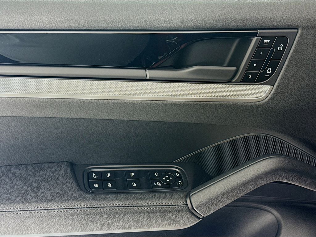 2026 Porsche Cayenne Coupe E-Hybrid - Photo 11