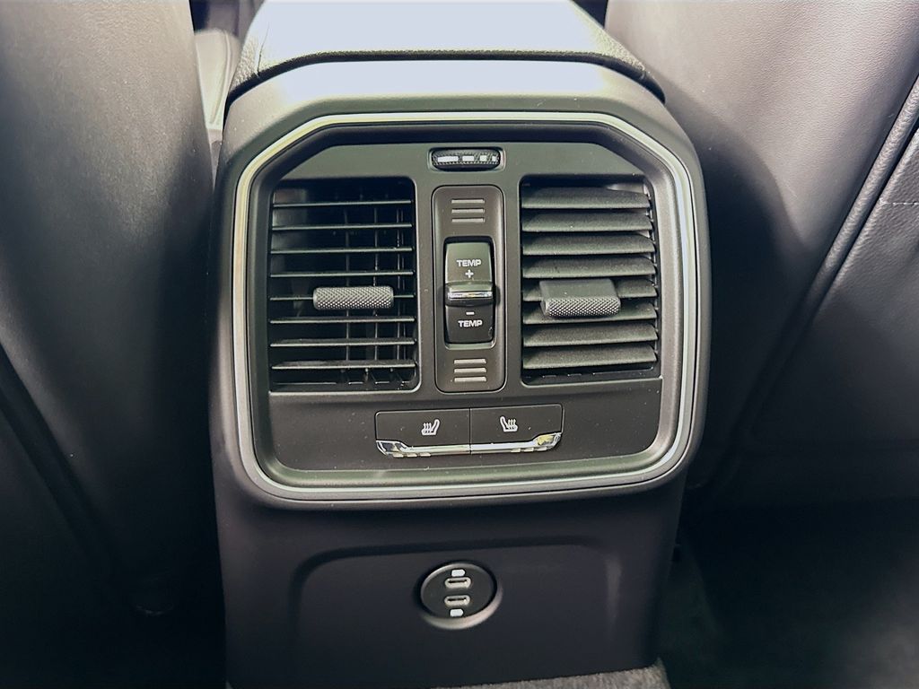 2026 Porsche Macan T - Photo 27