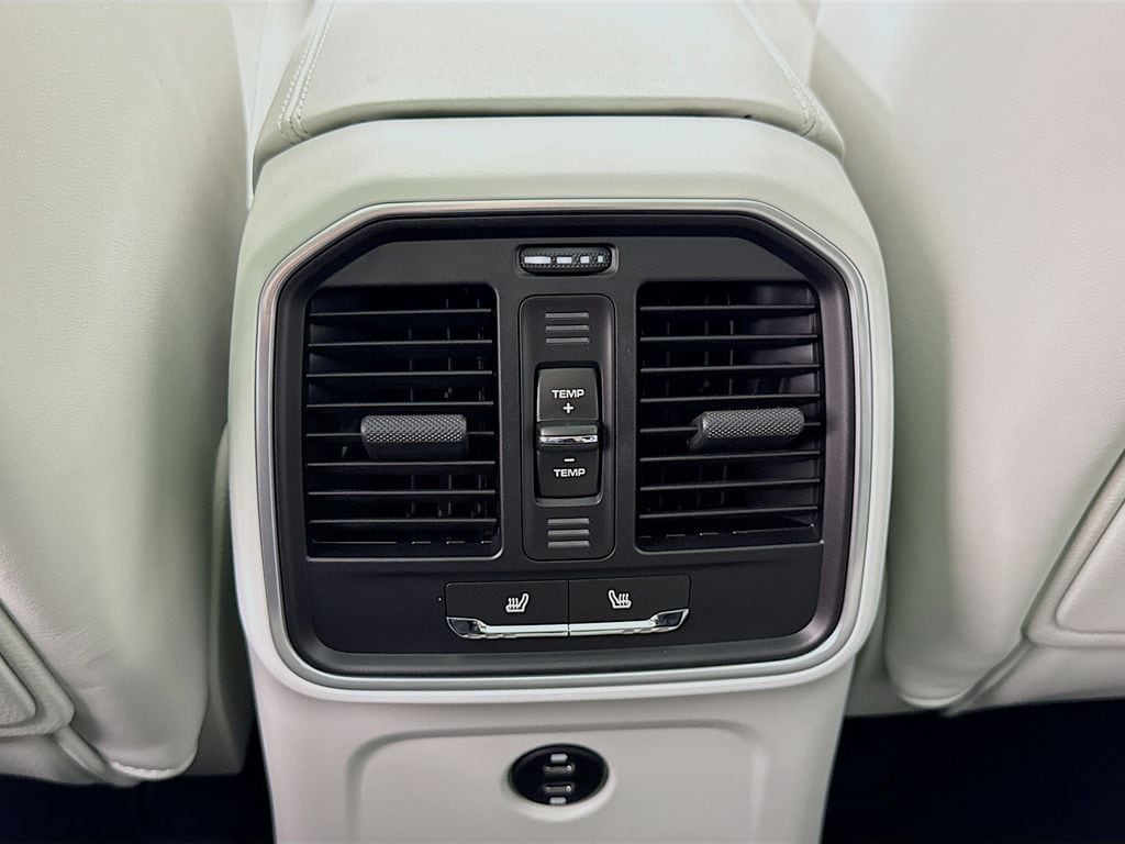 2026 Porsche Macan T - Photo 28