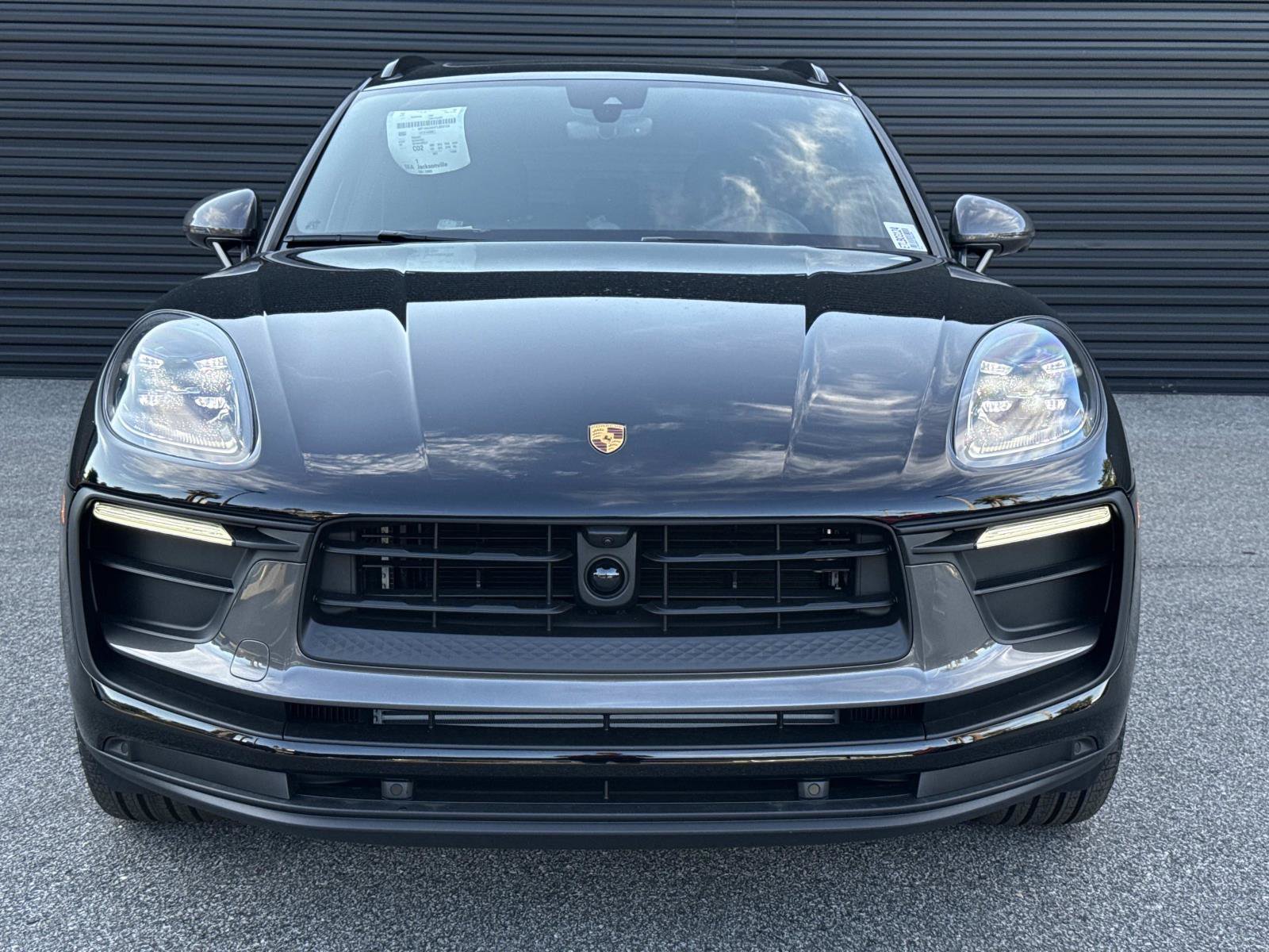 2026 Porsche Macan T - Photo 6