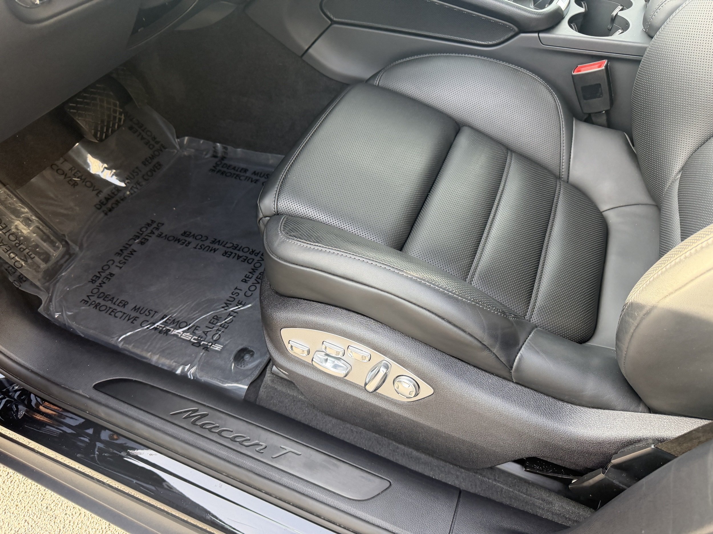 2026 Porsche Macan T - Photo 16