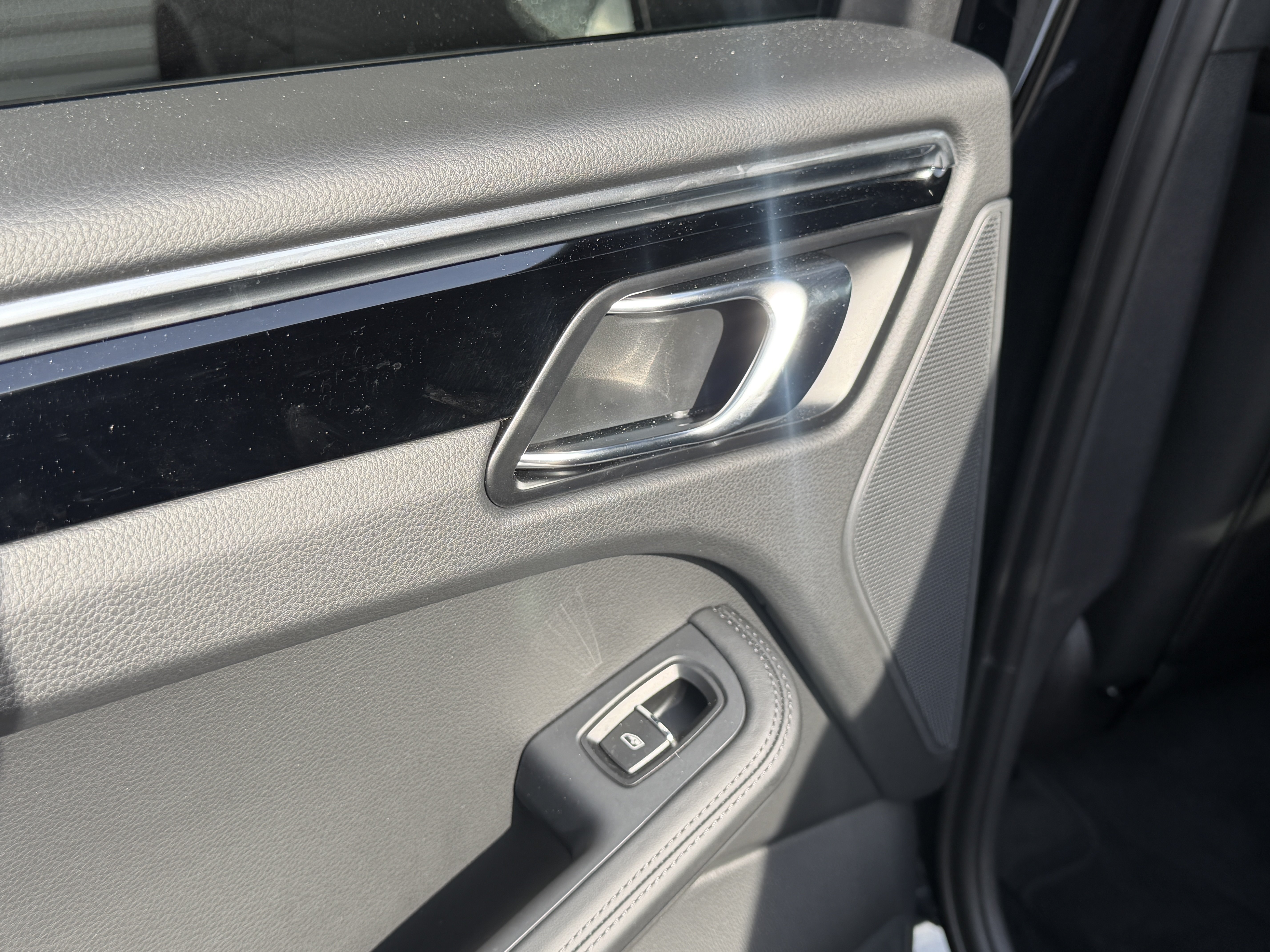 2026 Porsche Macan T - Photo 27