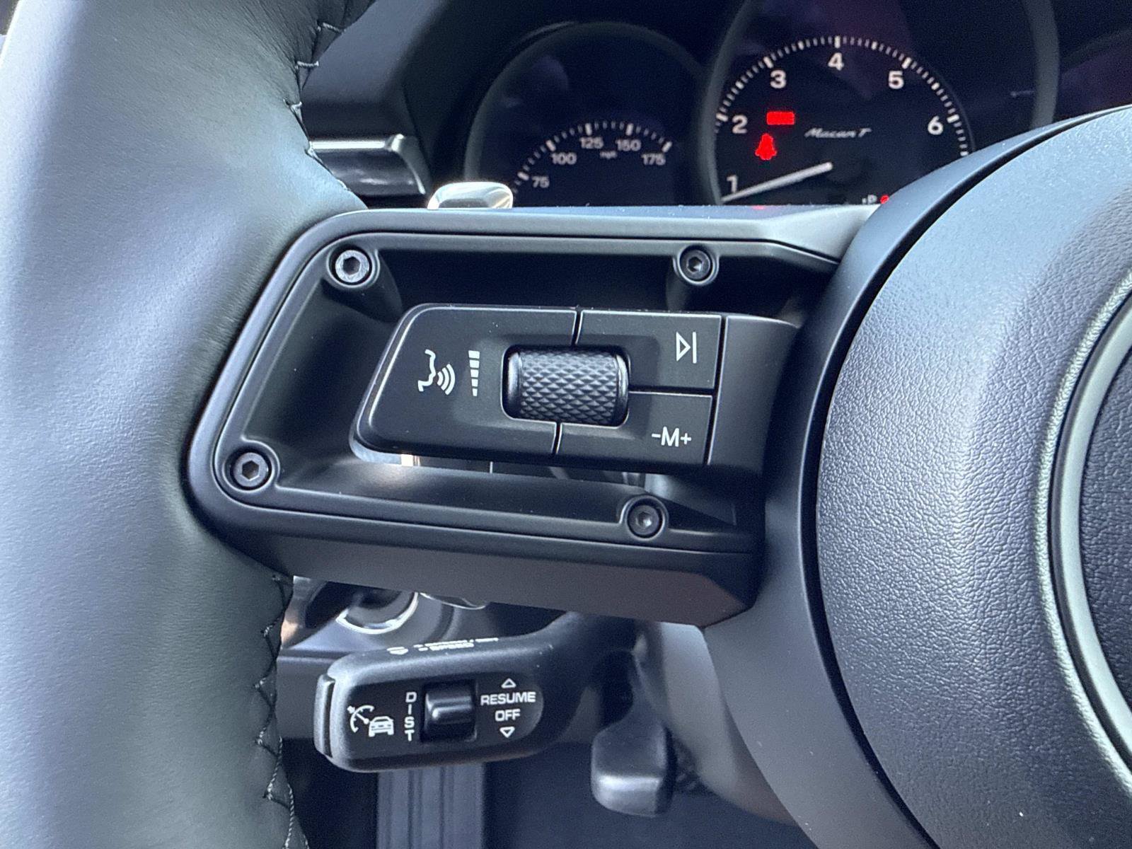 2026 Porsche Macan T - Photo 41