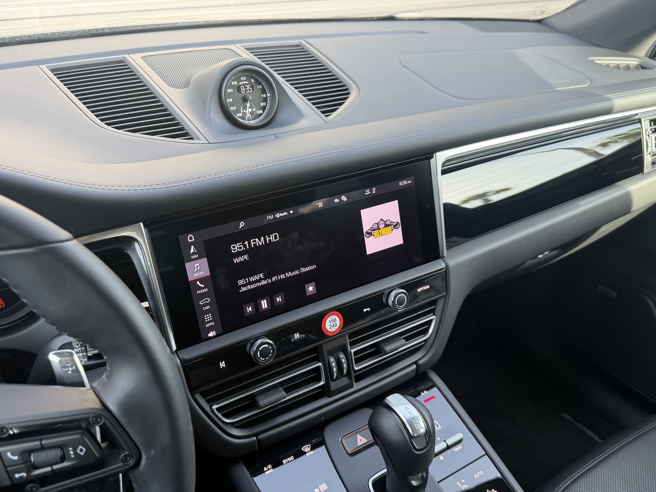 2026 Porsche Macan T - Photo 33
