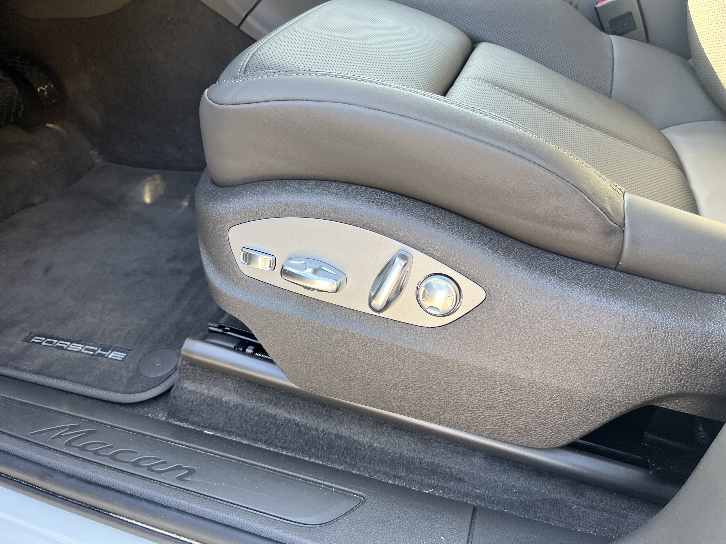 2026 Porsche Macan Base - Photo 14