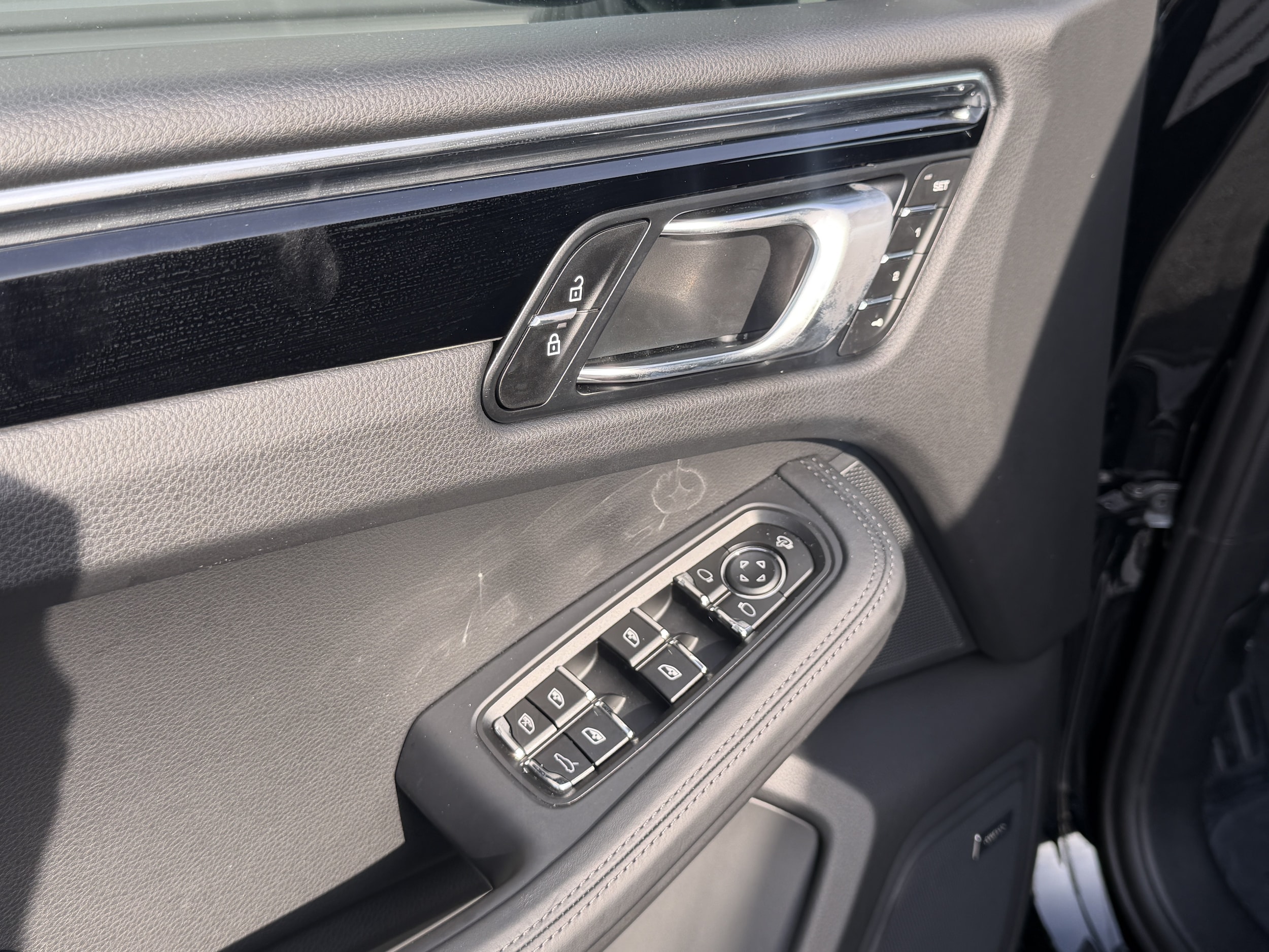 2026 Porsche Macan T - Photo 25
