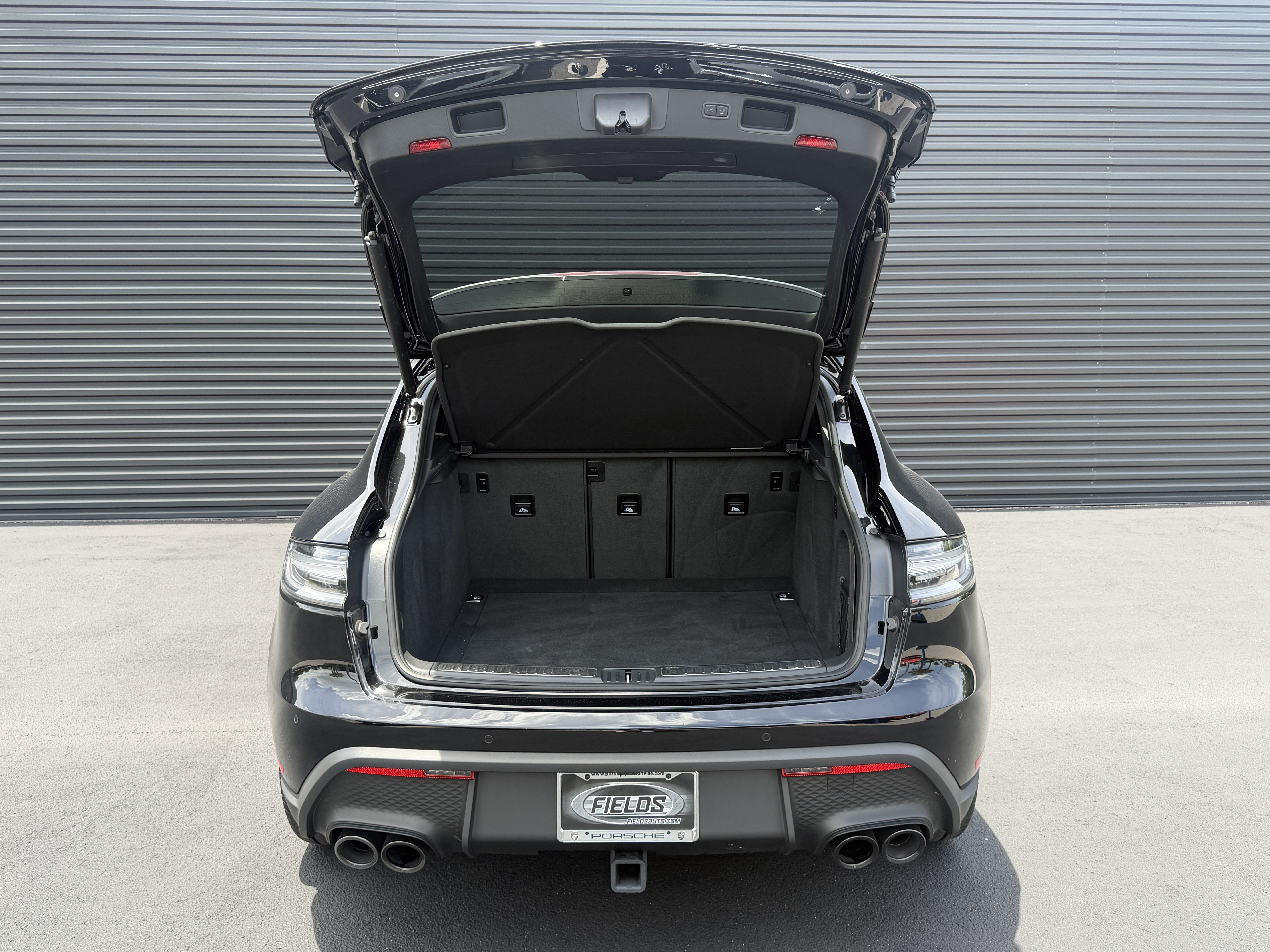 2026 Porsche Macan T - Photo 11
