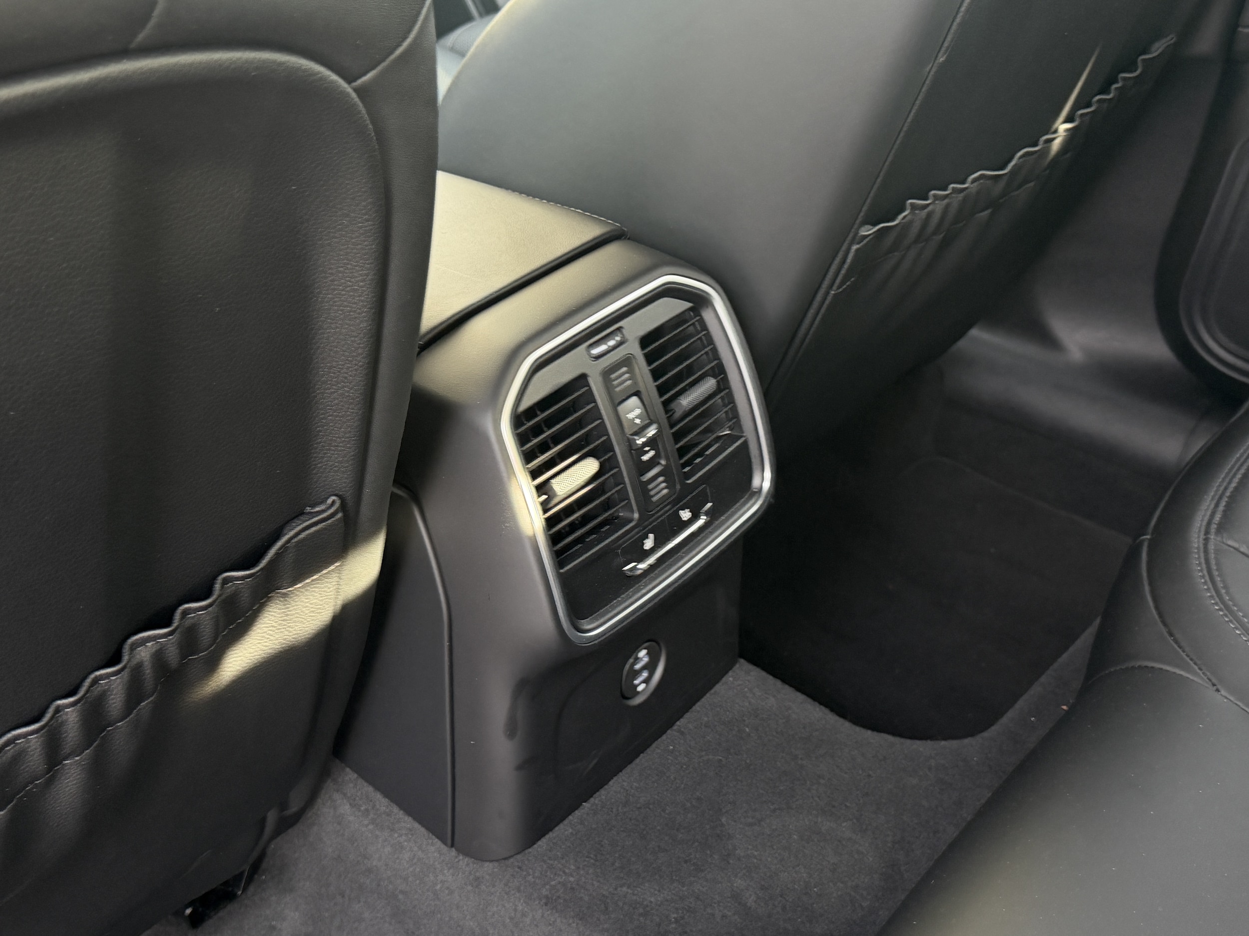 2026 Porsche Macan T - Photo 28