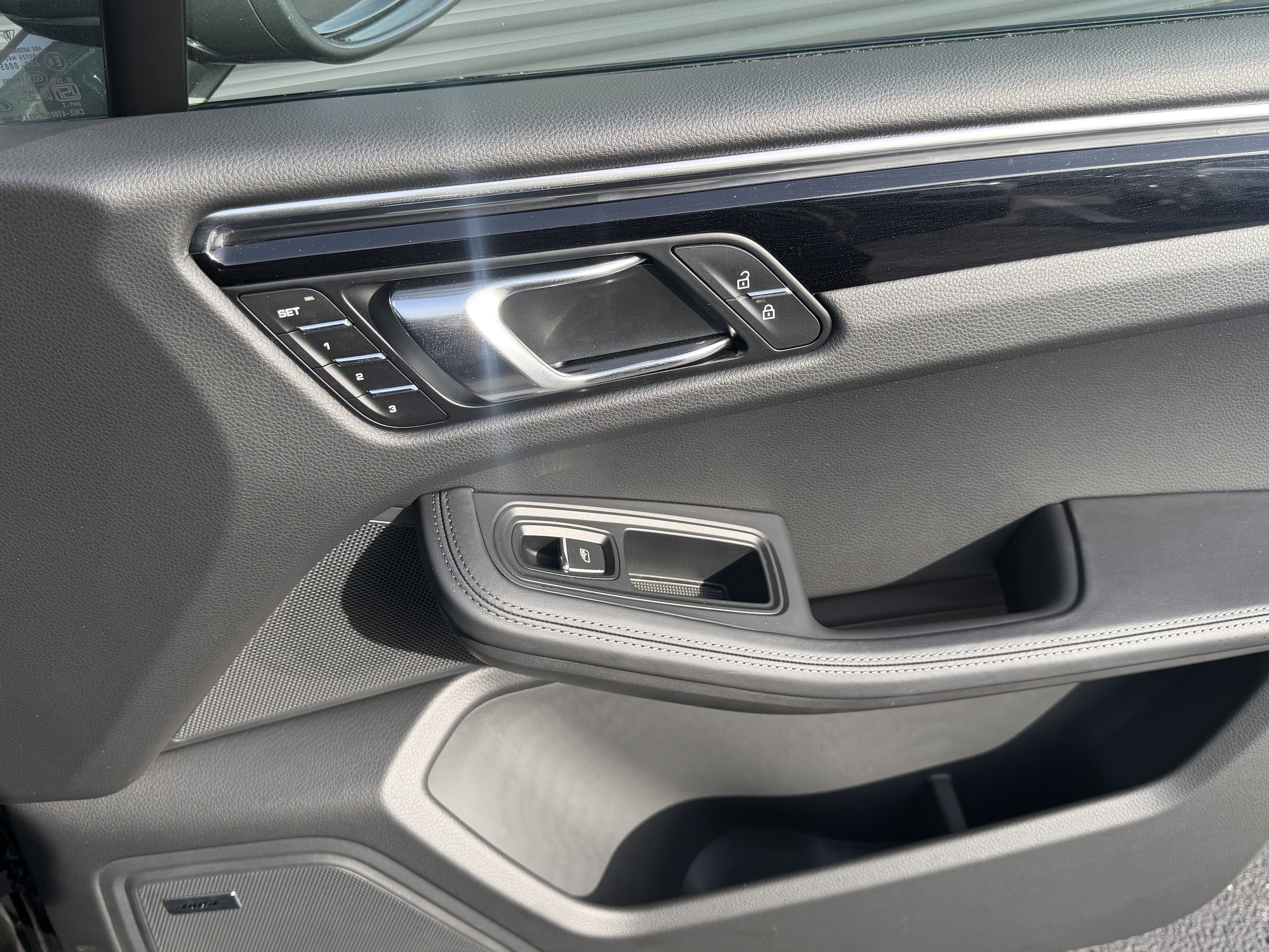 2026 Porsche Macan T - Photo 30