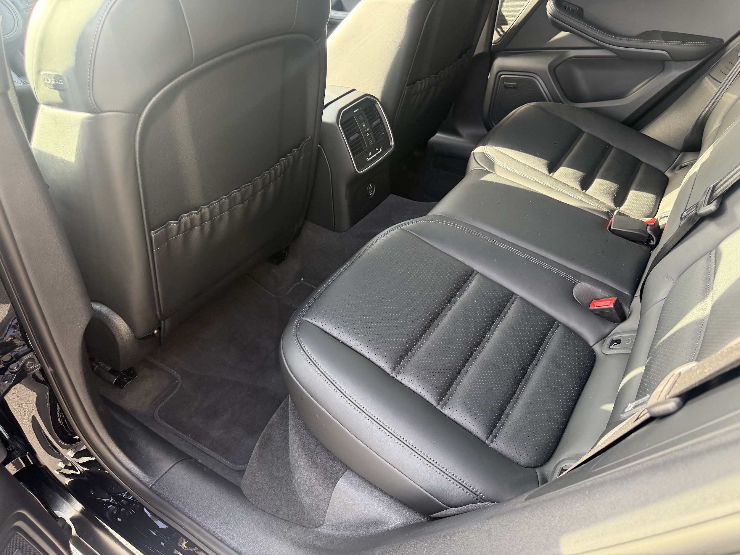 2026 Porsche Macan T - Photo 18