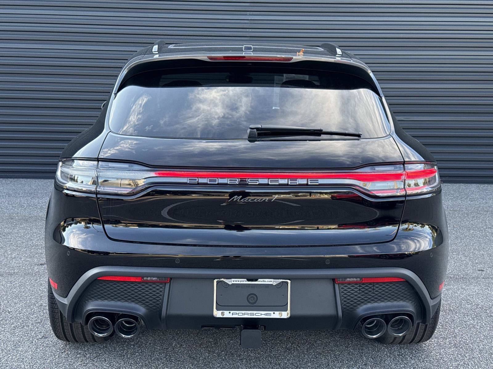 2026 Porsche Macan T - Photo 10