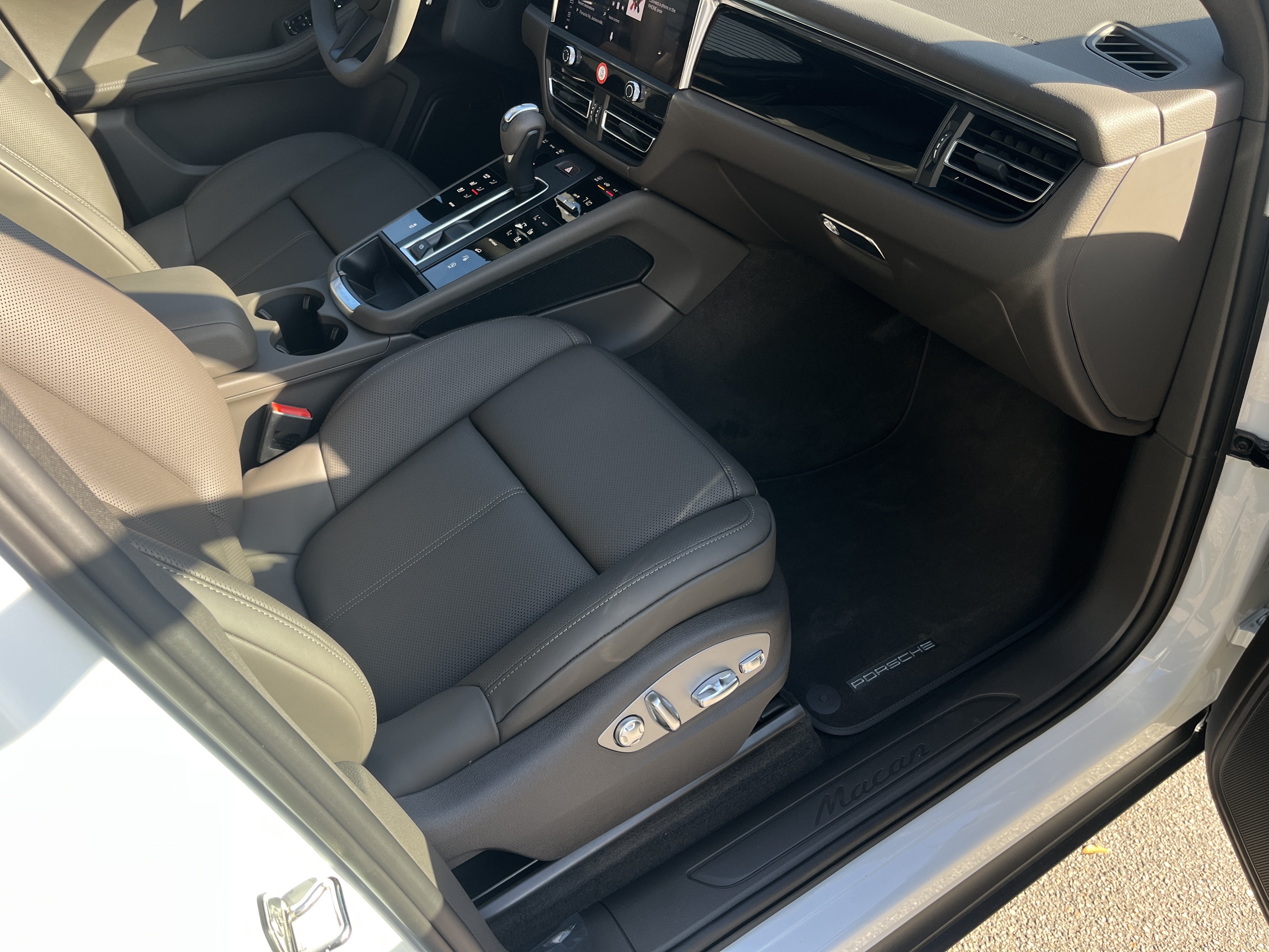 2026 Porsche Macan Base - Photo 21