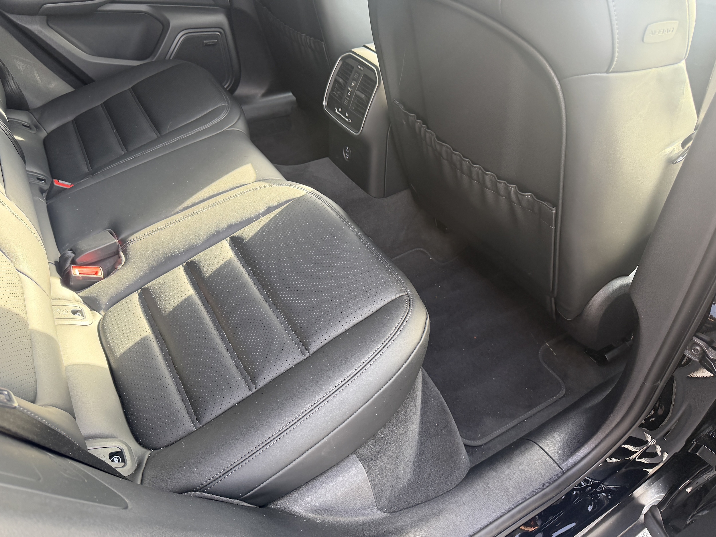2026 Porsche Macan T - Photo 20