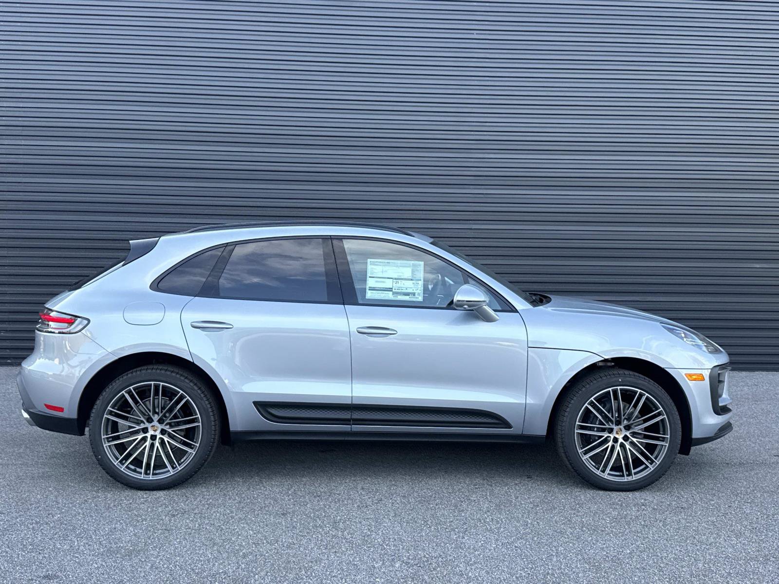 2026 Porsche Macan Base - Photo 8