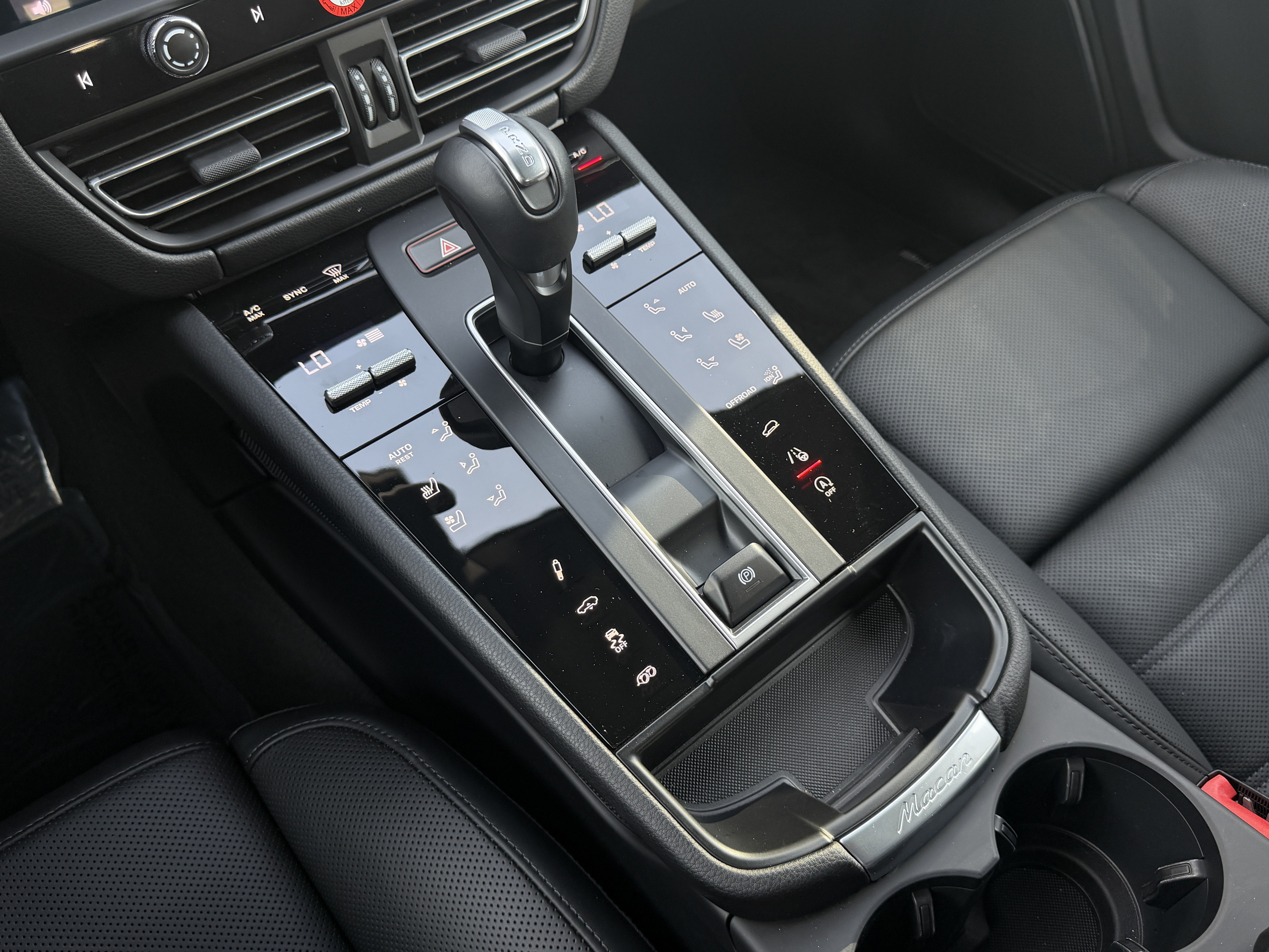 2026 Porsche Macan T - Photo 35