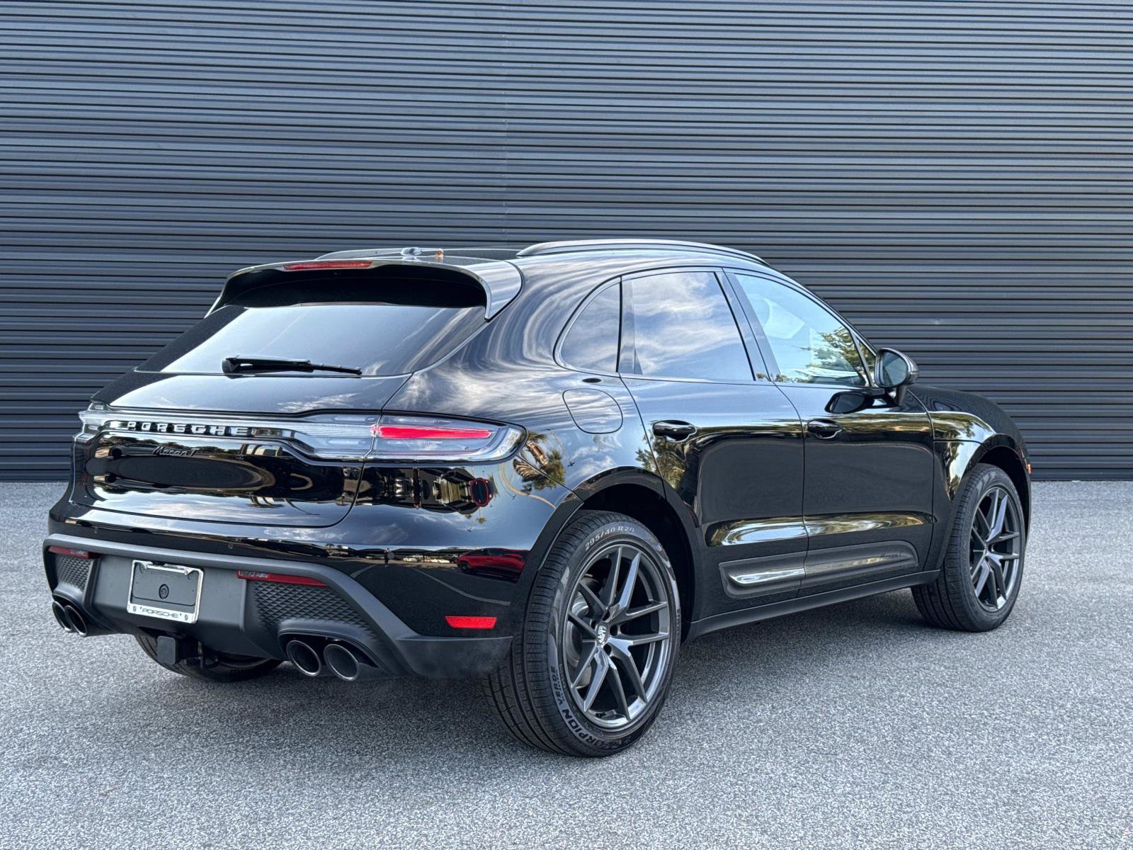 2026 Porsche Macan T - Photo 9