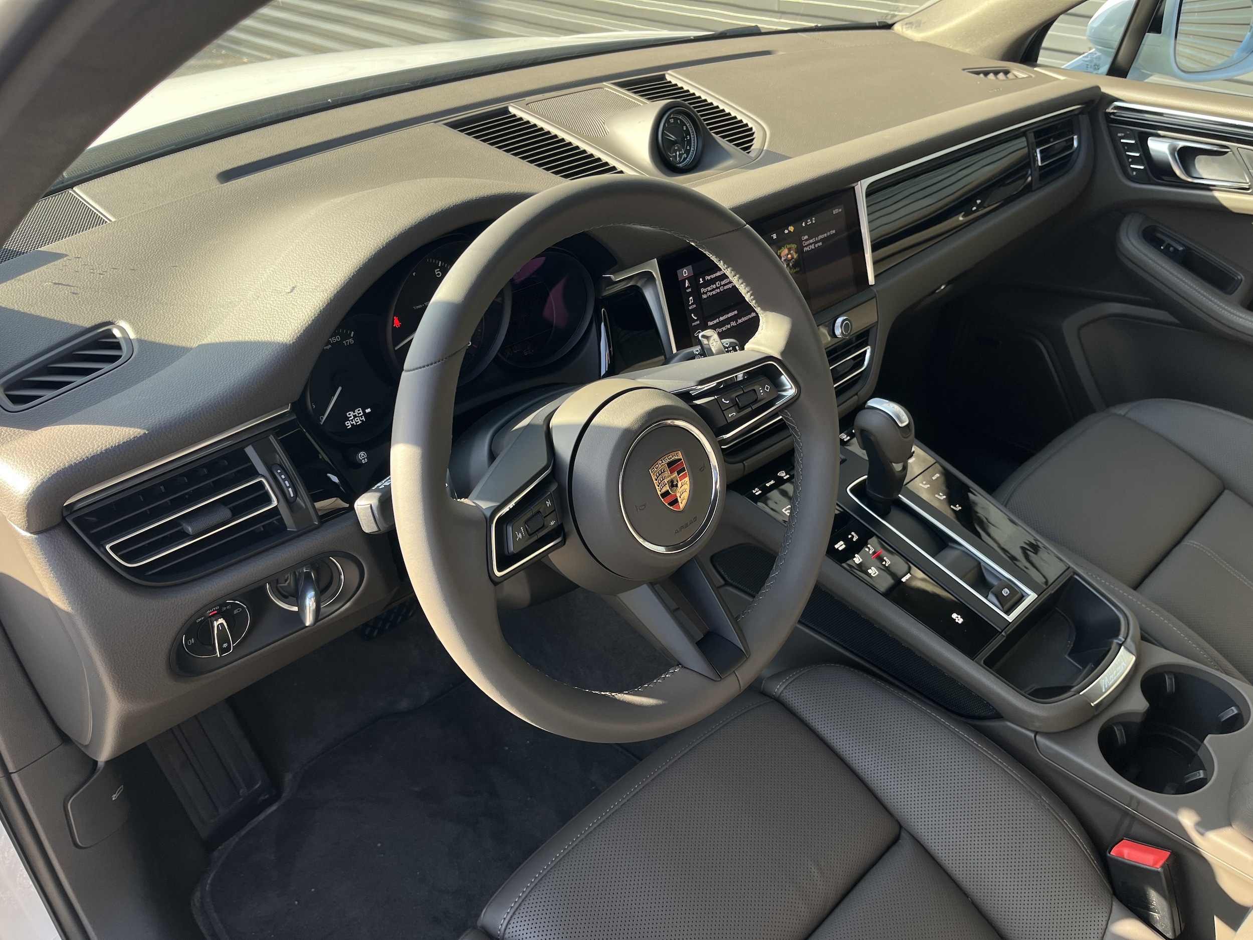 2026 Porsche Macan Base - Photo 4