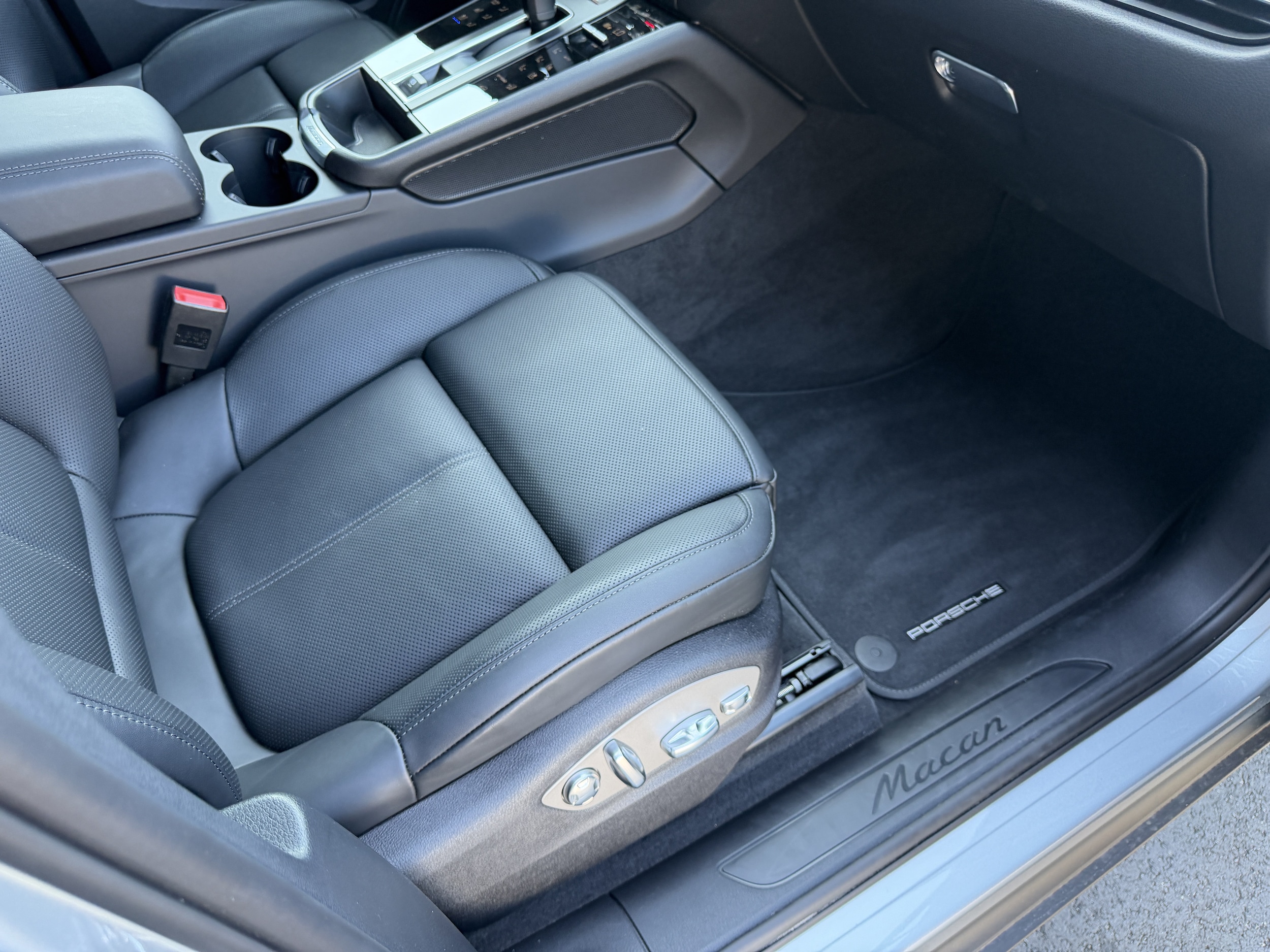 2026 Porsche Macan Base - Photo 37