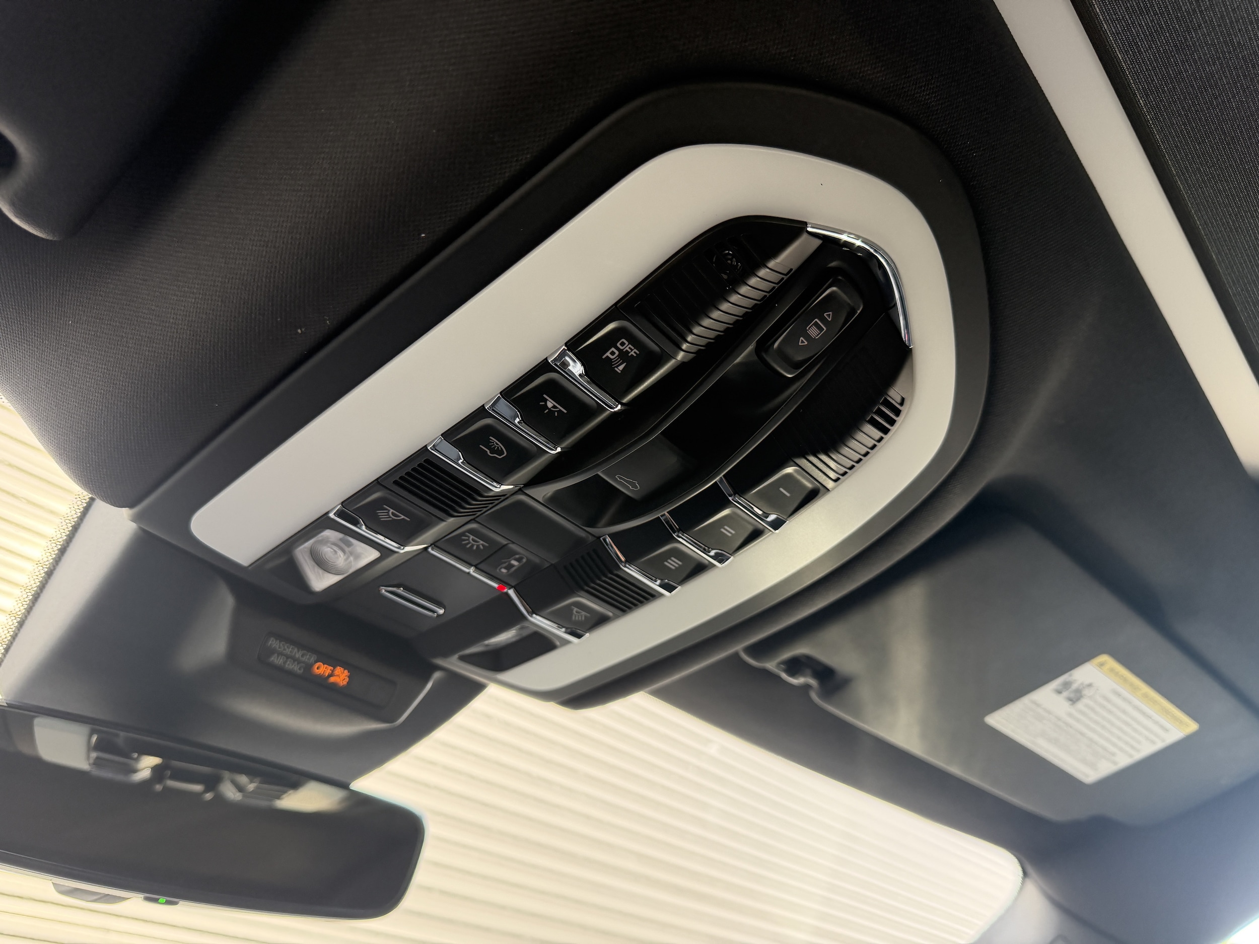 2026 Porsche Macan T - Photo 37