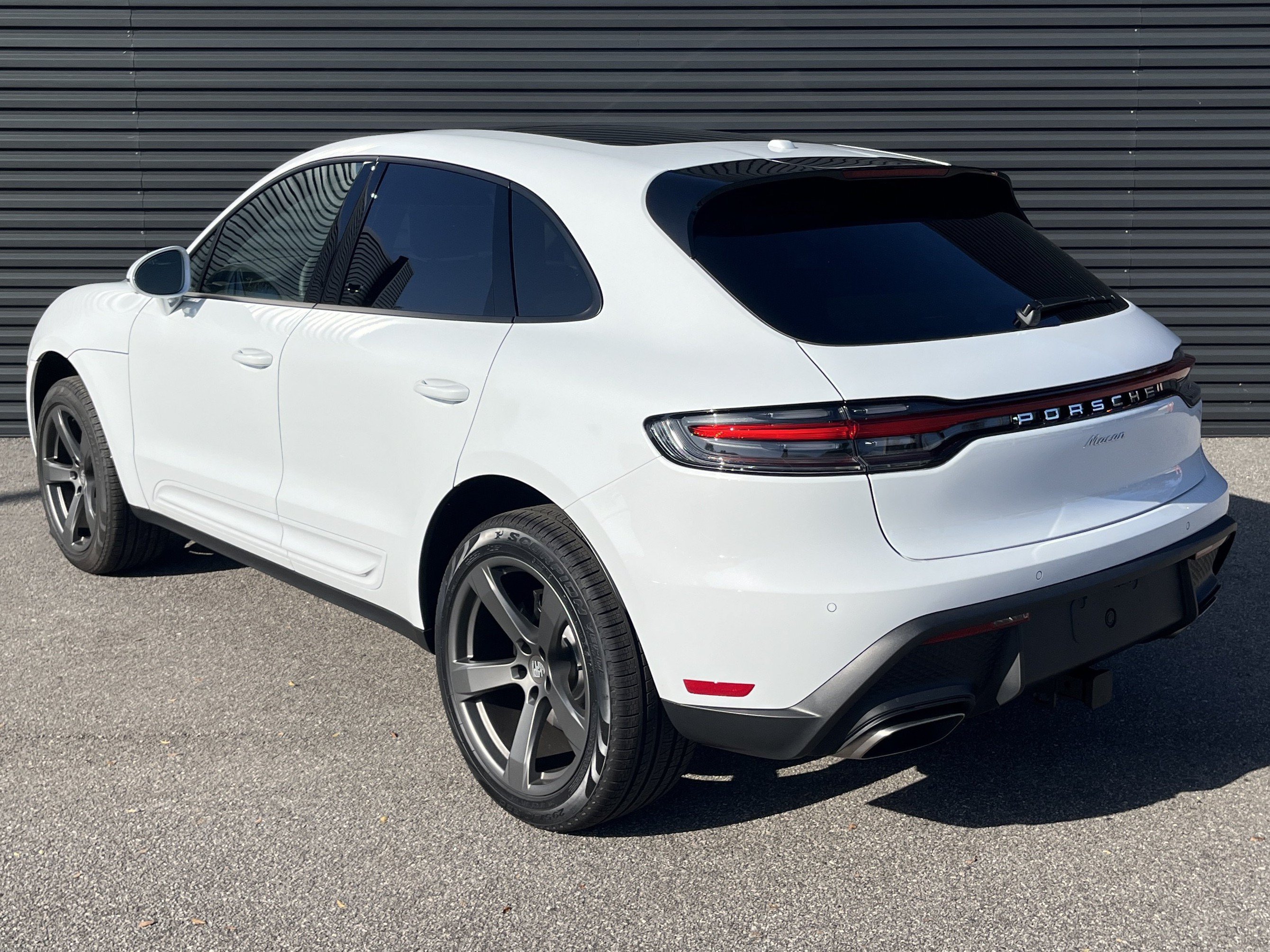 2026 Porsche Macan Base - Photo 3