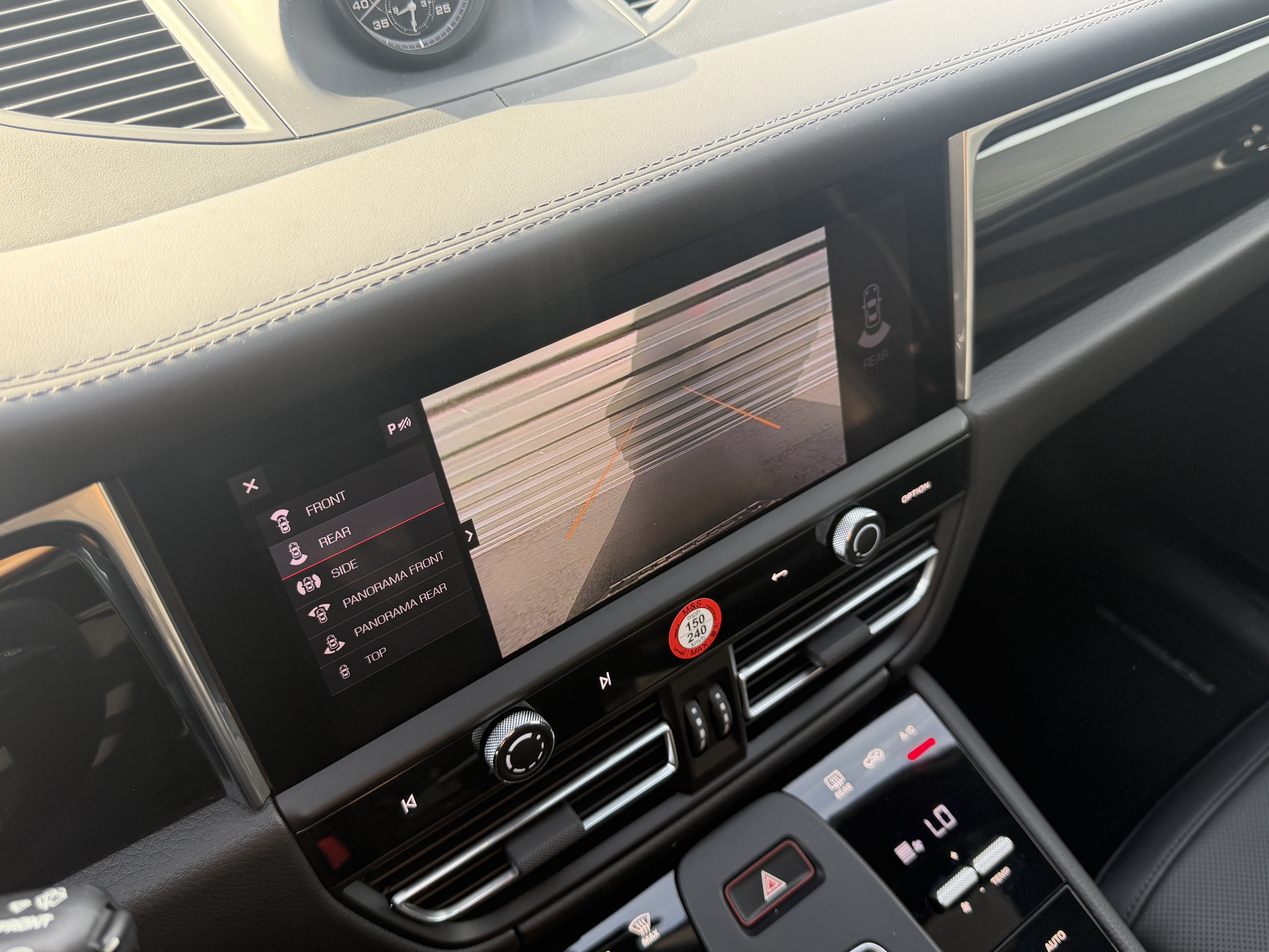 2026 Porsche Macan T - Photo 23
