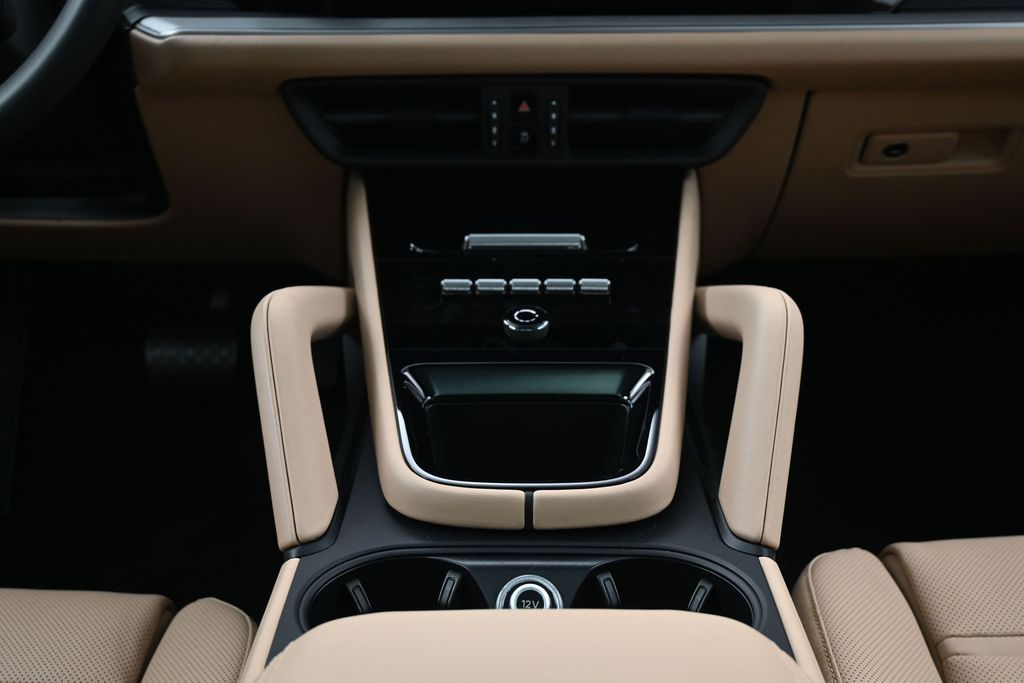 2026 Porsche Cayenne Coupe E-Hybrid - Photo 10