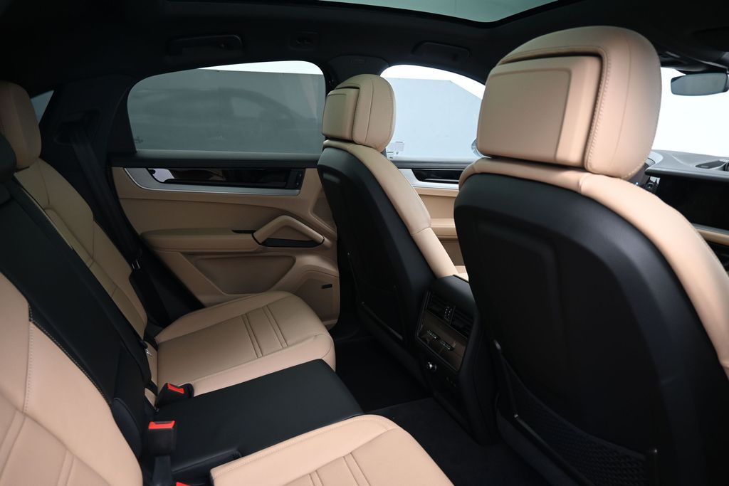 2026 Porsche Cayenne Coupe E-Hybrid - Photo 7