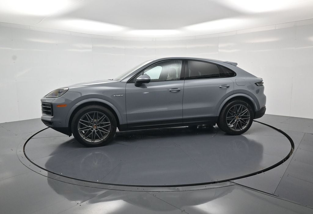 2026 Porsche Cayenne Coupe E-Hybrid - Photo 2