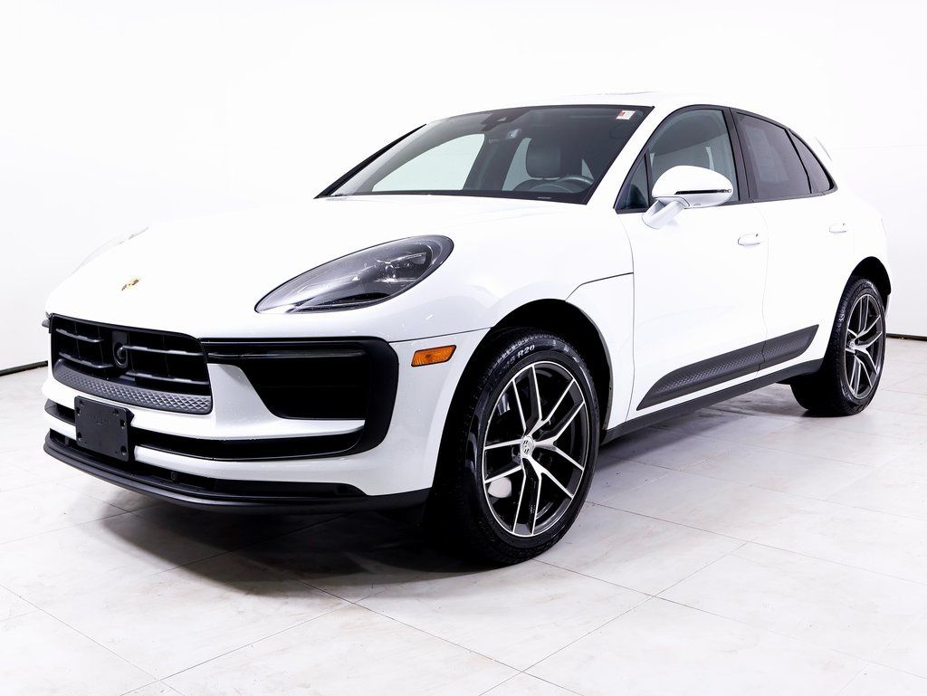 2025 Porsche Macan T