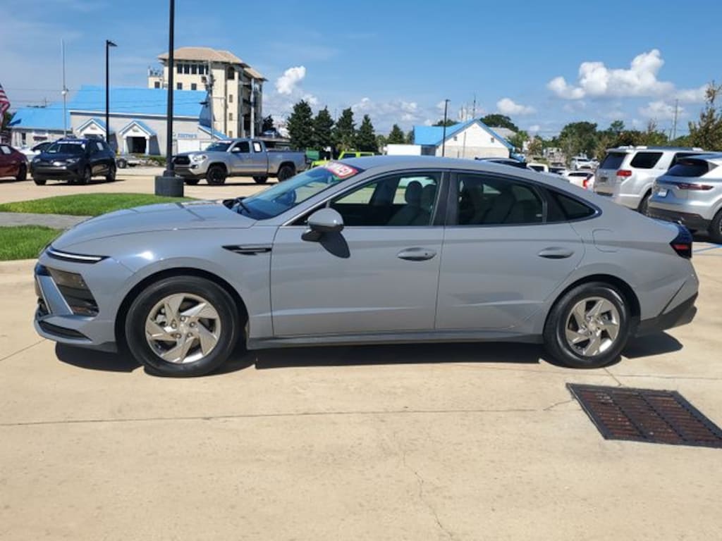 Used 2025 Hyundai Sonata SE Sedan