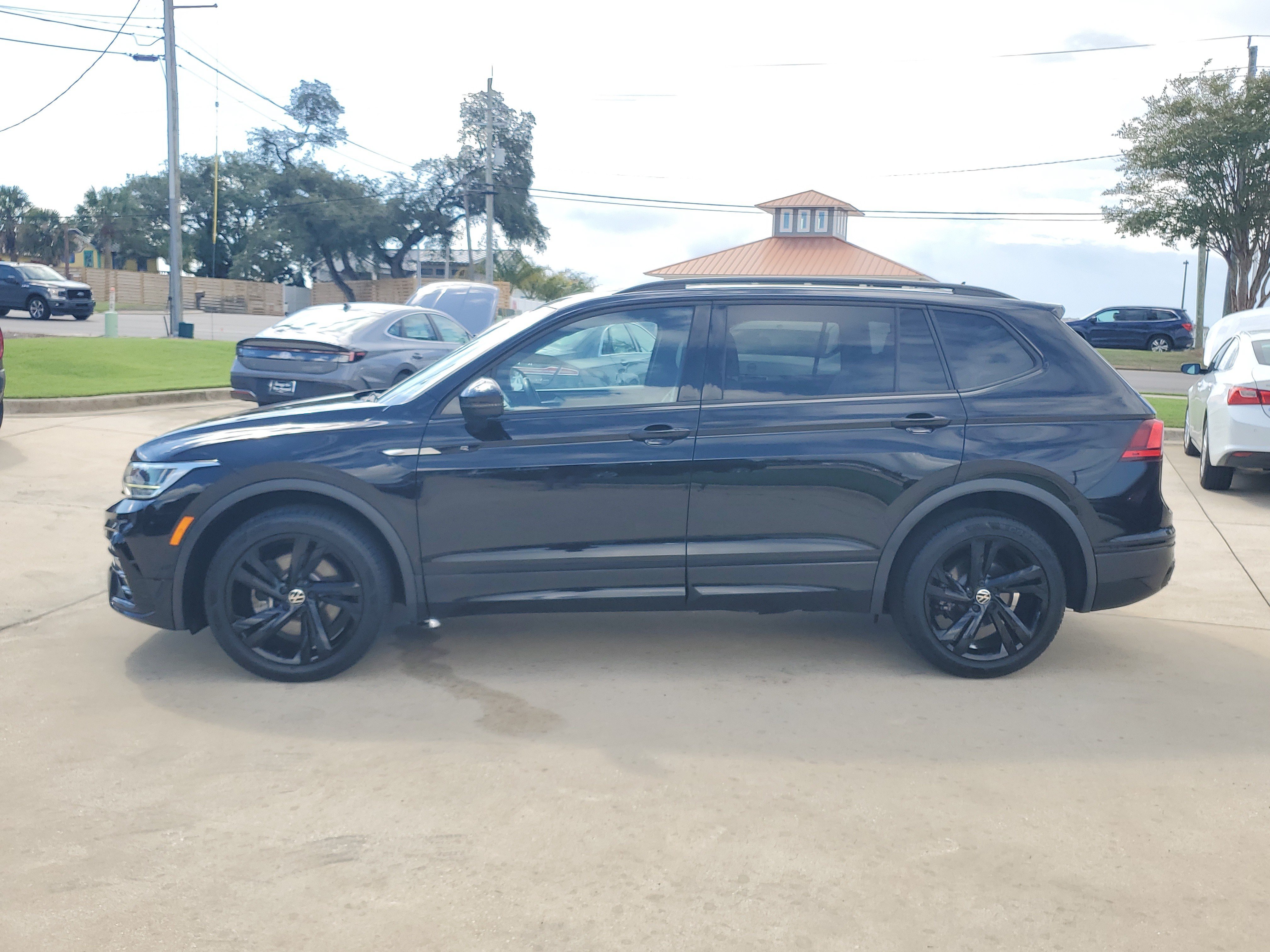 Used 2024 Volkswagen Tiguan 2.0T SE R-Line Black SUV