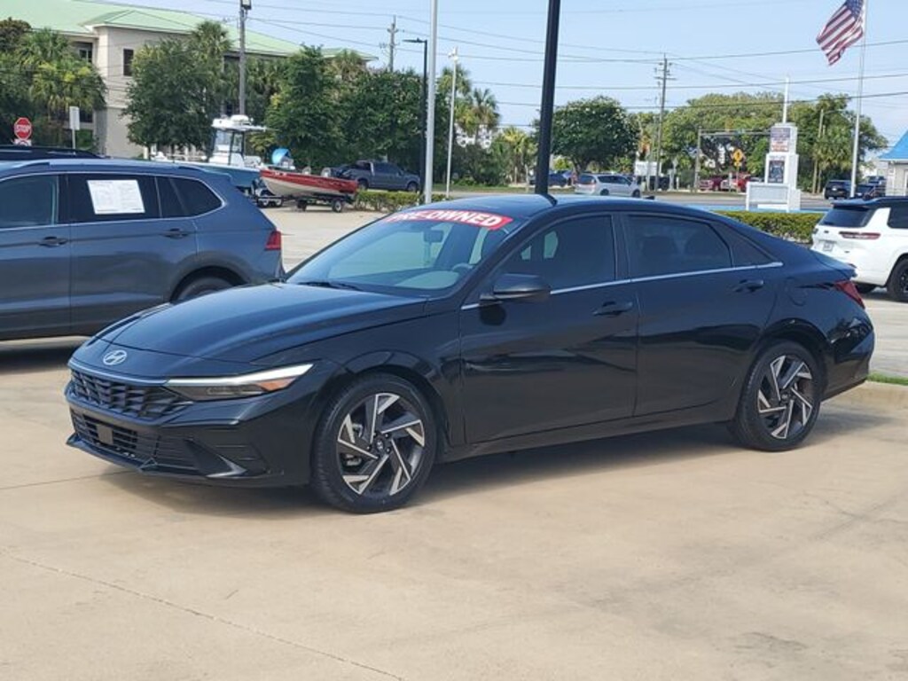 Used 2025 Hyundai Elantra SEL Convenience Sedan