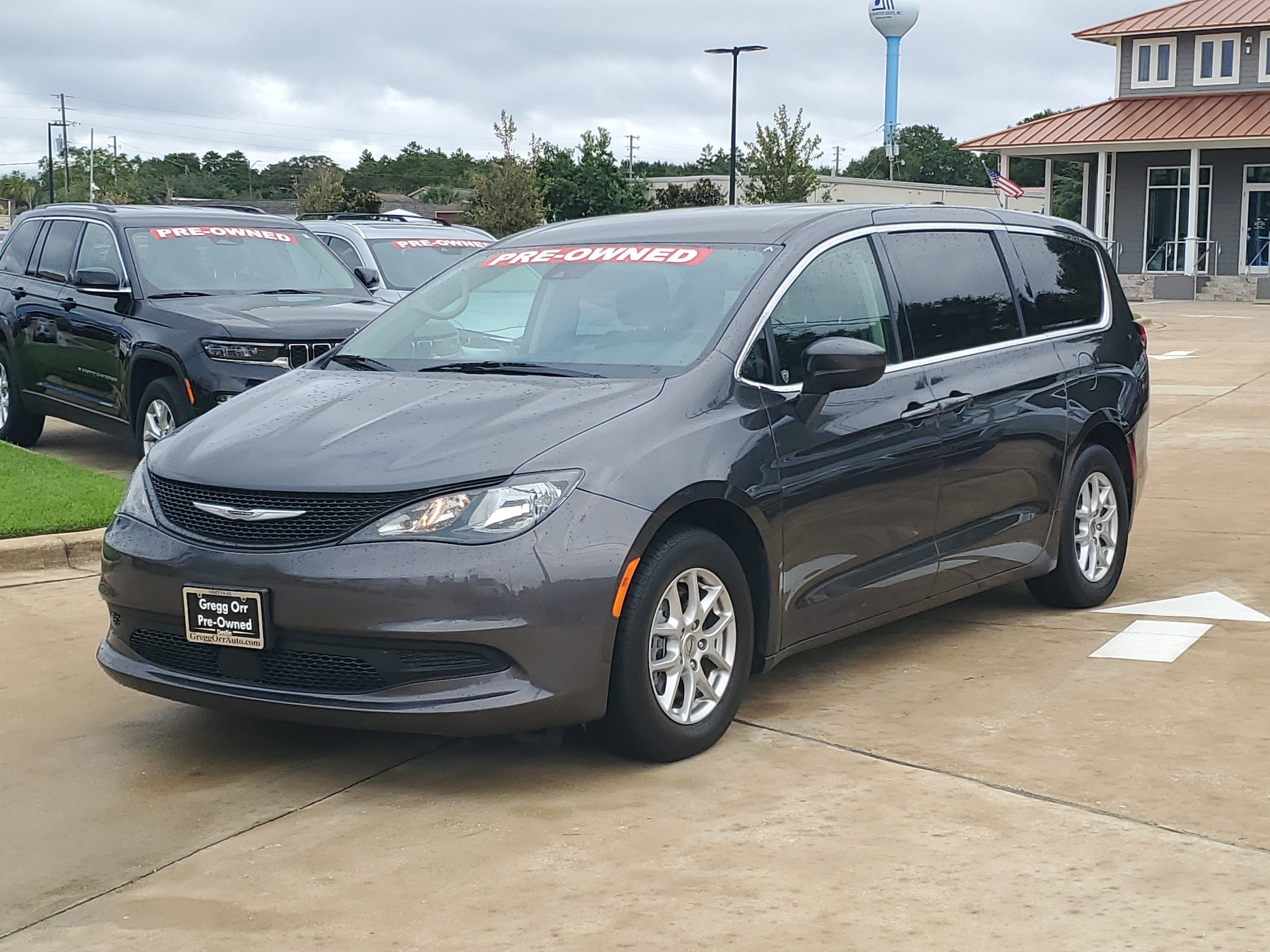 2023 Chrysler Voyager LX