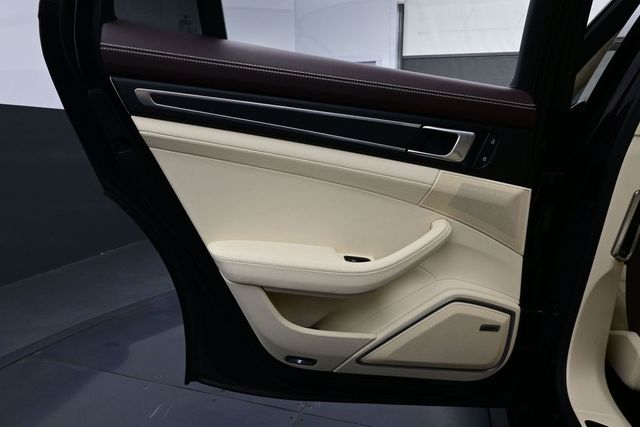 2023 Porsche Panamera Platinum Edition - Photo 13