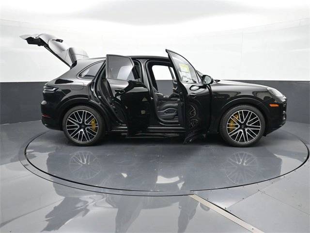 2026 Porsche Cayenne Turbo E-Hybrid - Photo 17