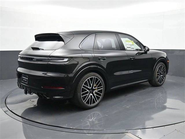 2026 Porsche Cayenne Turbo E-Hybrid - Photo 8