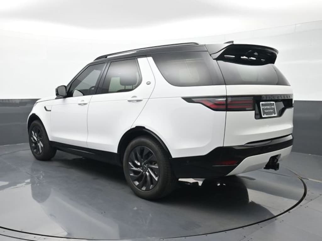 Used 2024 Land Rover Discovery Dynamic SE SUV