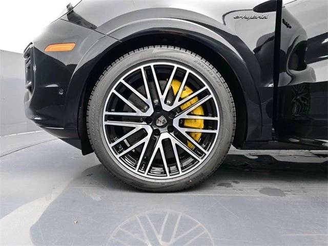 2026 Porsche Cayenne Turbo E-Hybrid - Photo 6
