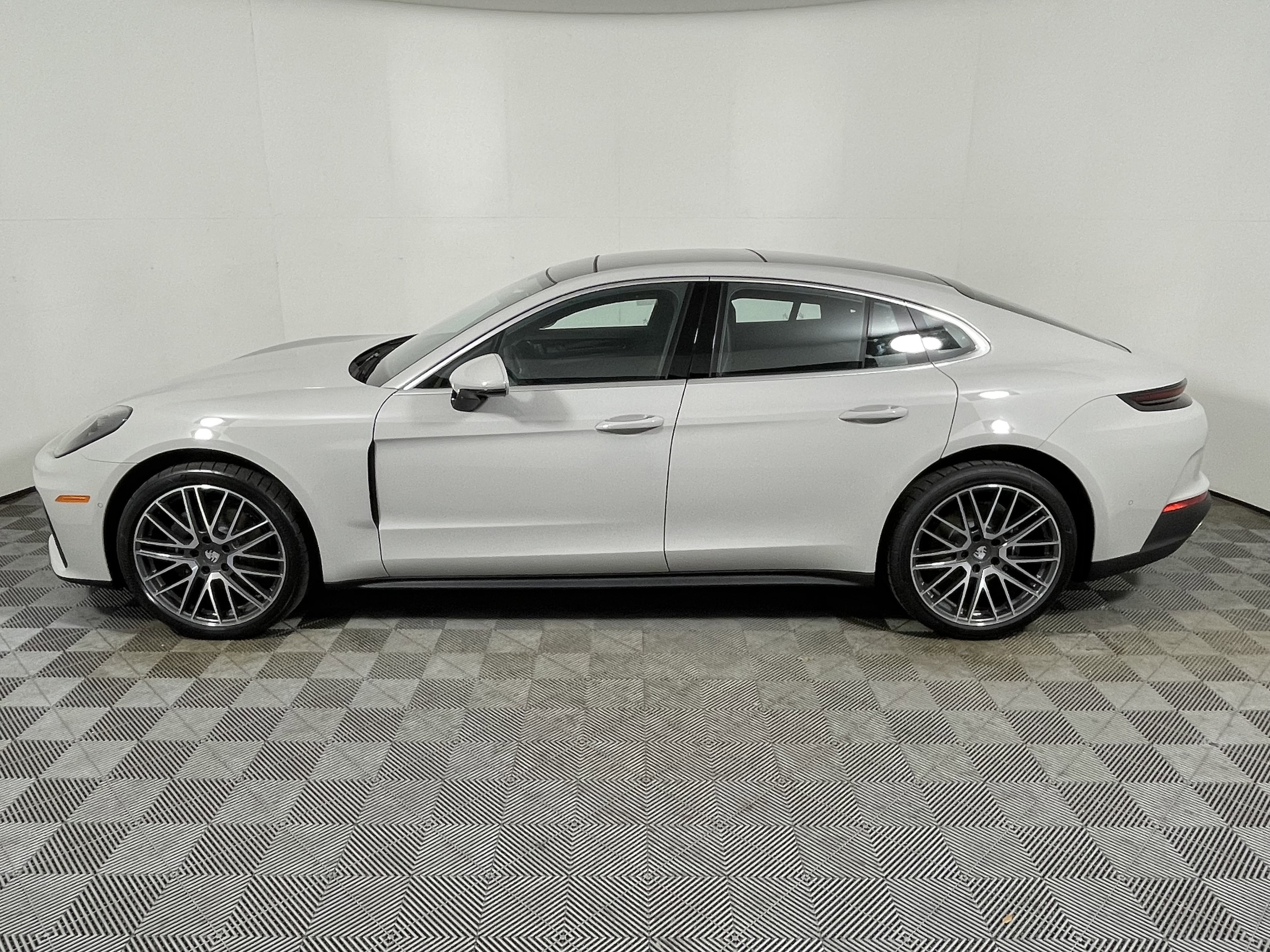 2026 Porsche Panamera Base - Photo 2