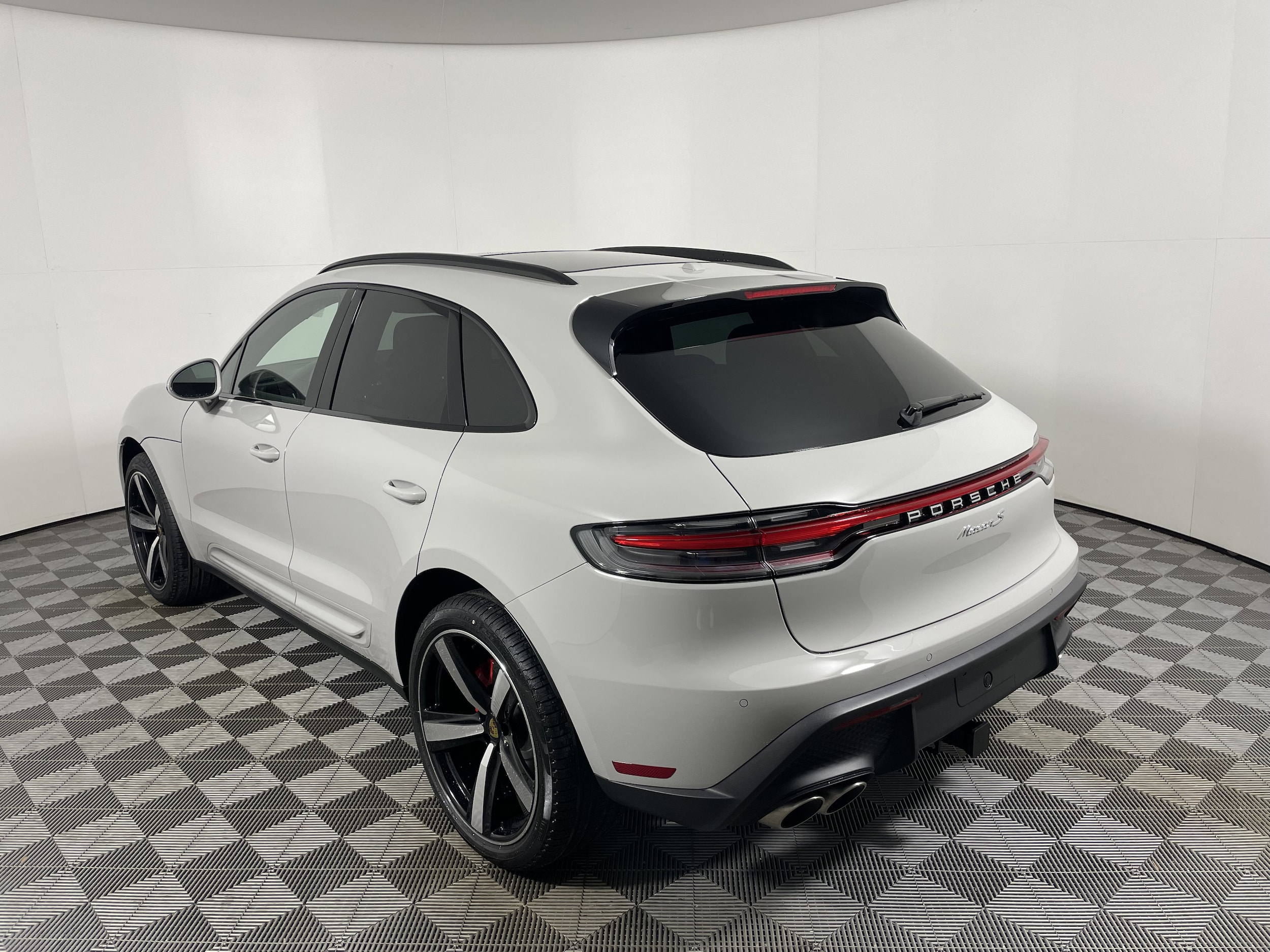 2026 Porsche Macan S - Photo 3