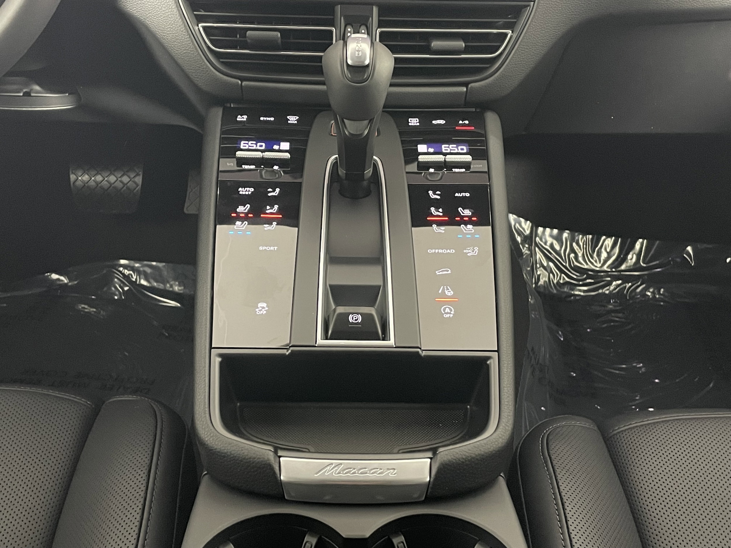 2026 Porsche Macan T - Photo 20