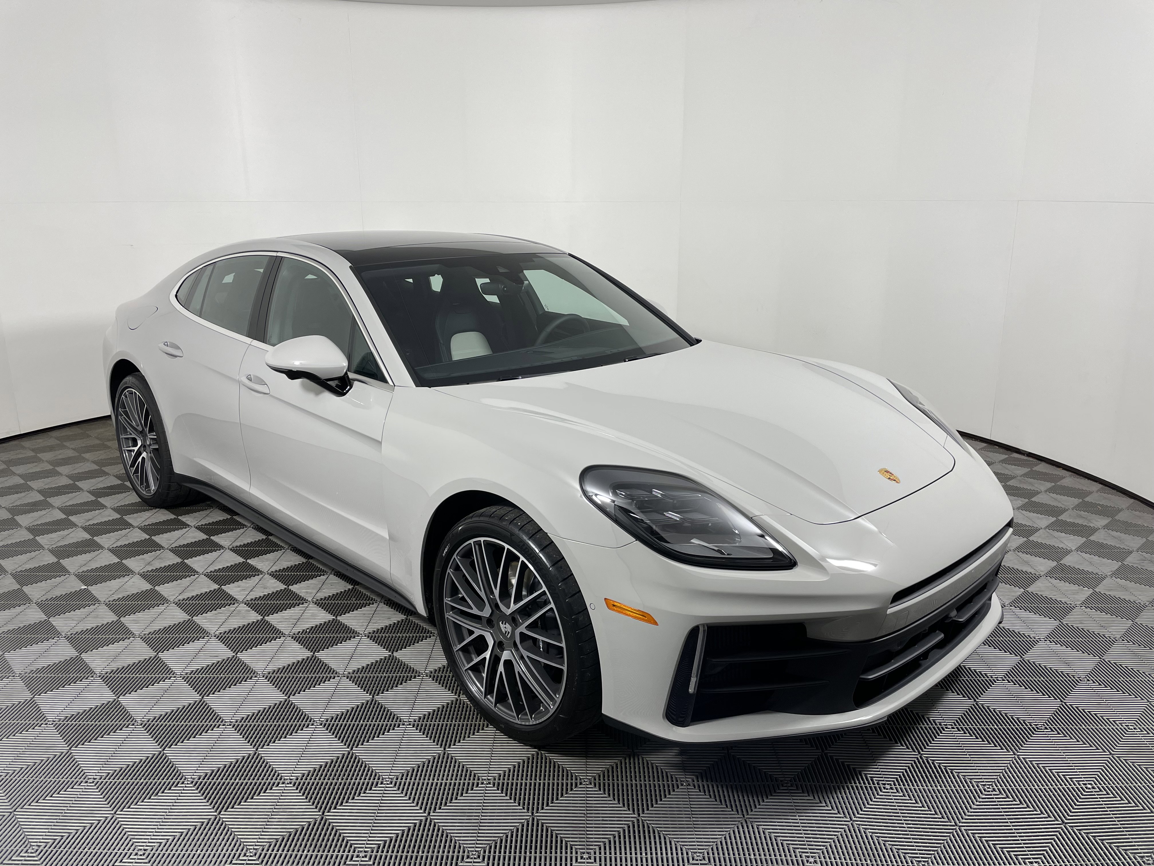 2026 Porsche Panamera Base - Photo 9